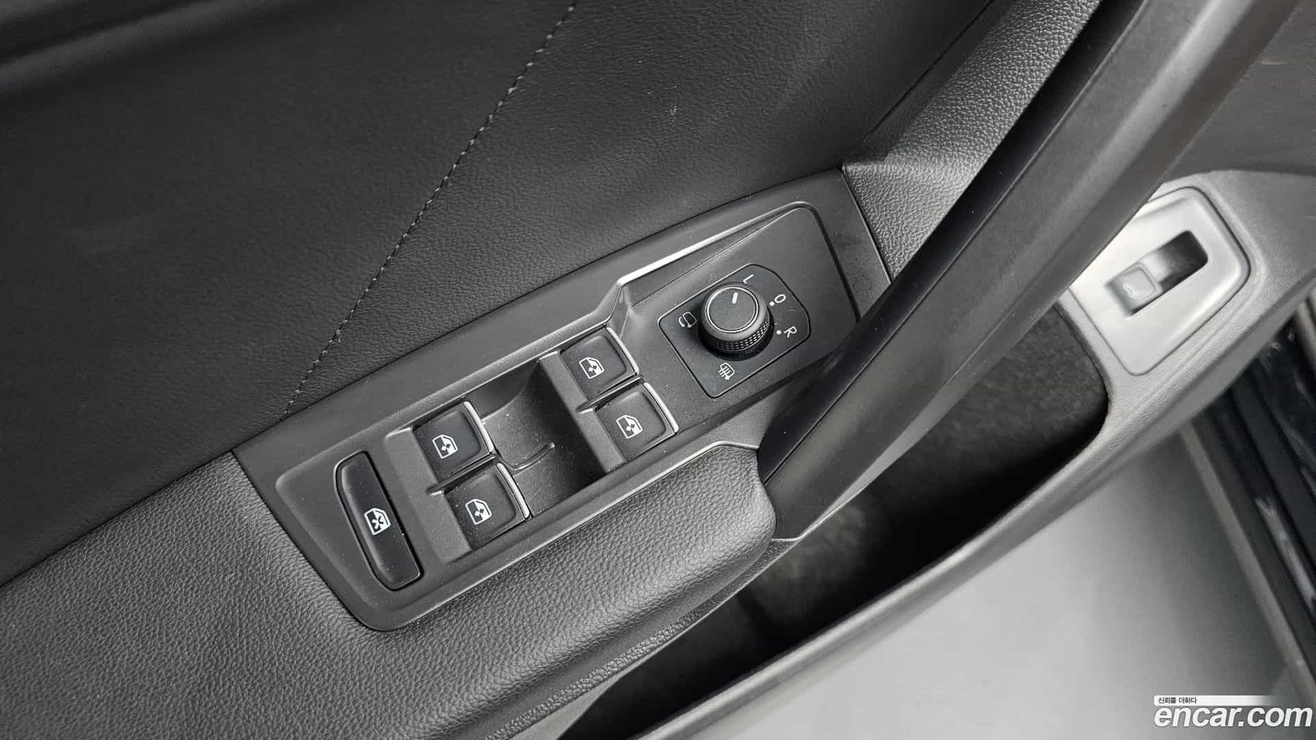 Tiguan Volkswagen 2023.10-OPTION-023