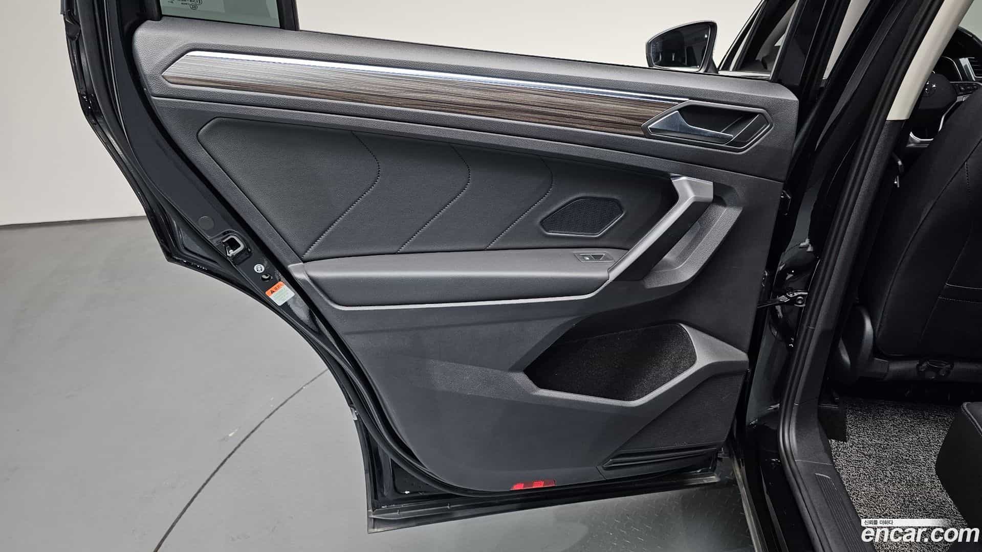 Tiguan Volkswagen 2023.10-INNER-035