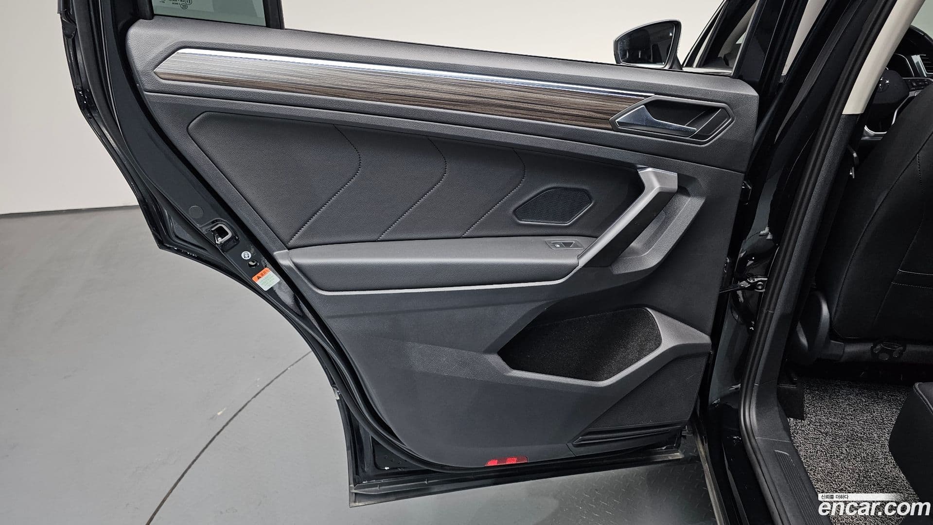 Main__Slider__Photo:Tiguan Volkswagen 2023.10-24