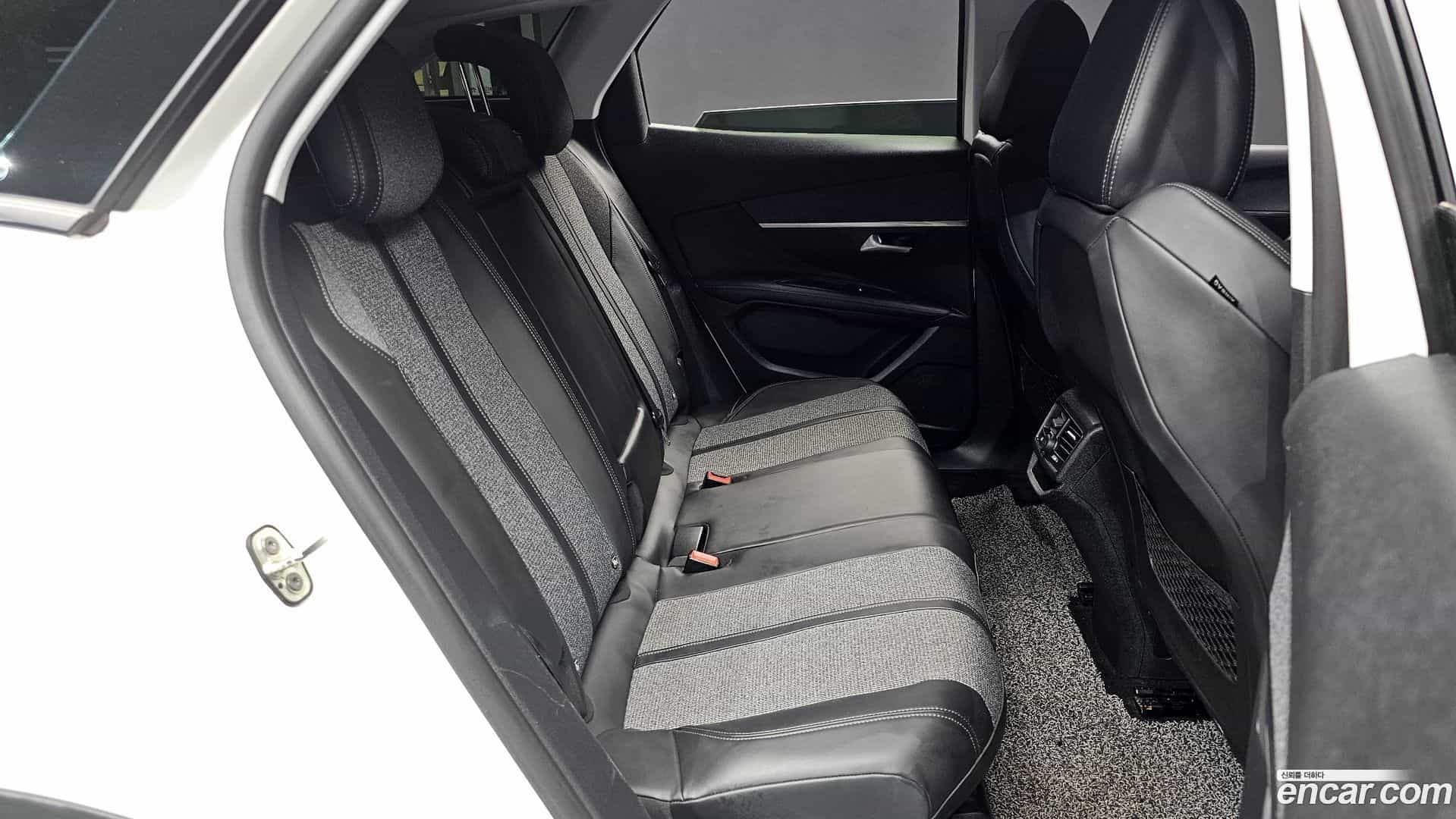 3008 Peugeot 2017.10-OPTION-015
