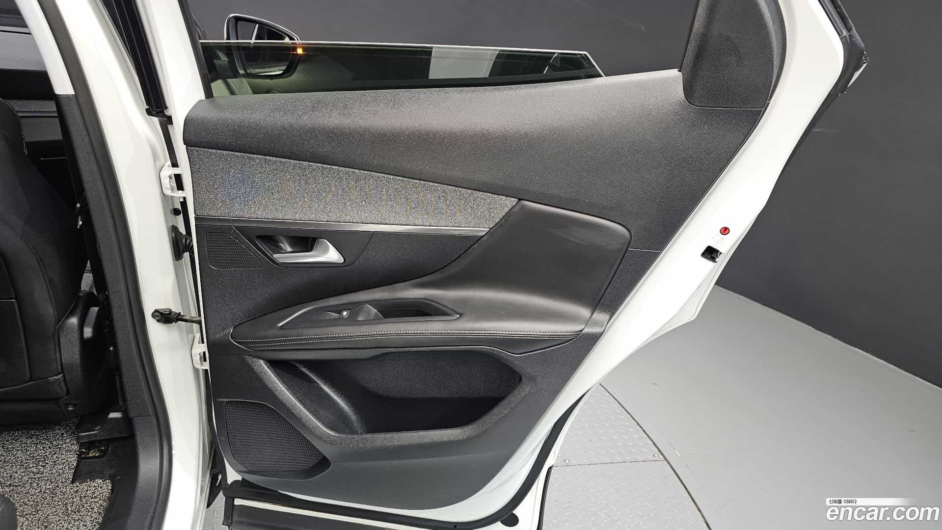 3008 Peugeot 2017.10-INNER-035