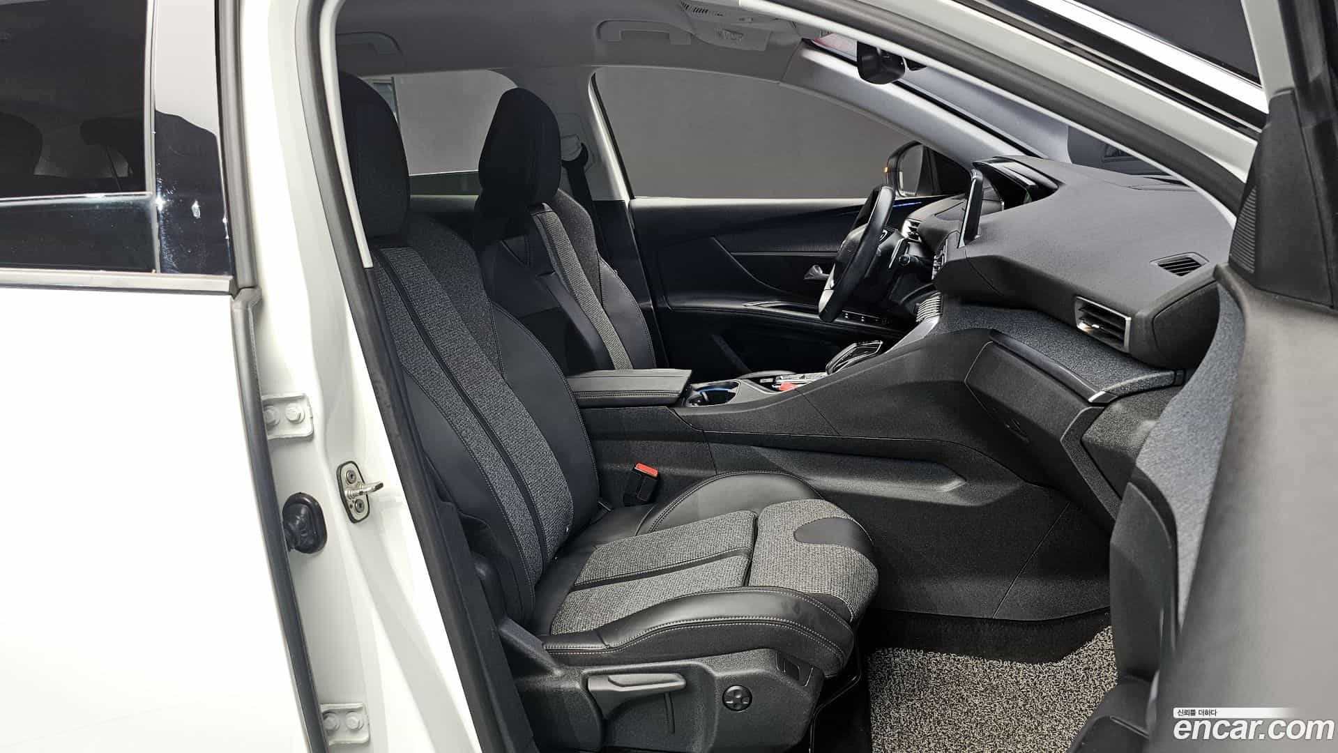 3008 Peugeot 2017.10-INNER-036