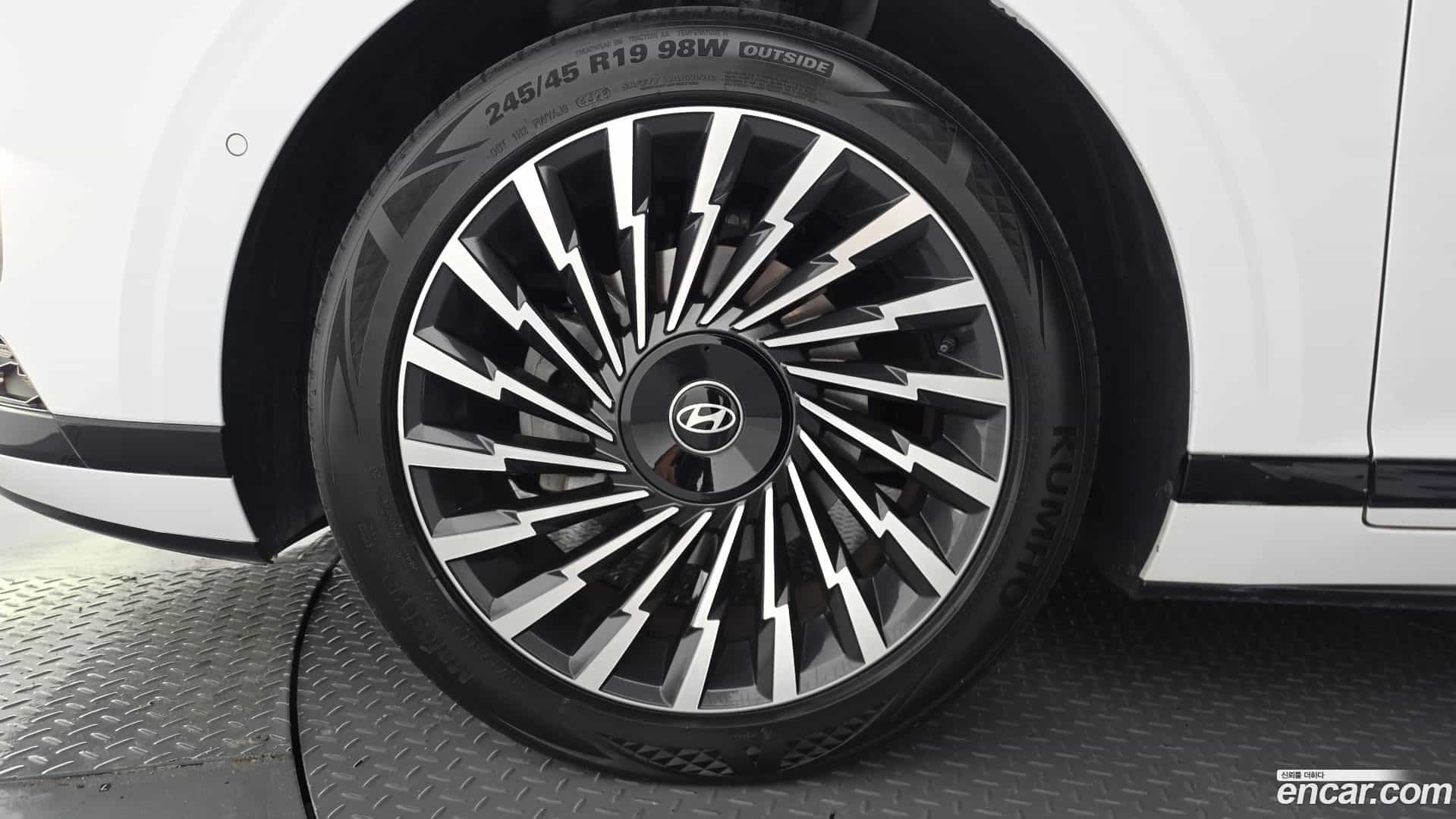 Grandeur Hyundai 2023.11-OUTER-005
