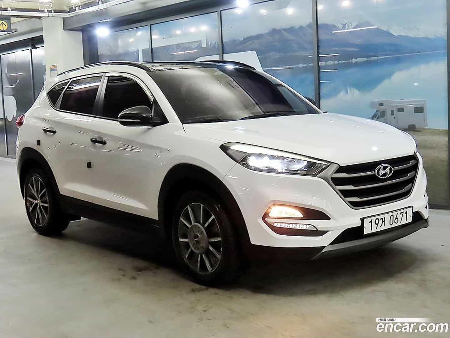 Tucson Hyundai 2015.9-OUTER-001