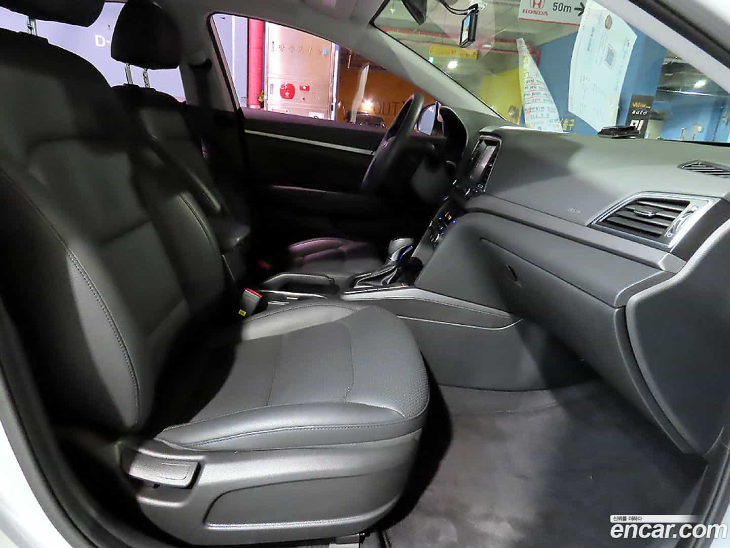 AVANTE Hyundai 2017.3-INNER-008