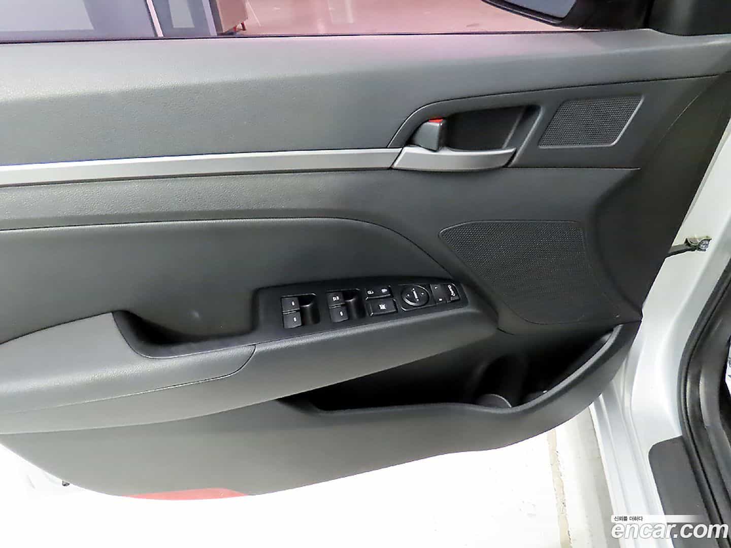 AVANTE Hyundai 2017.3-OPTION-018