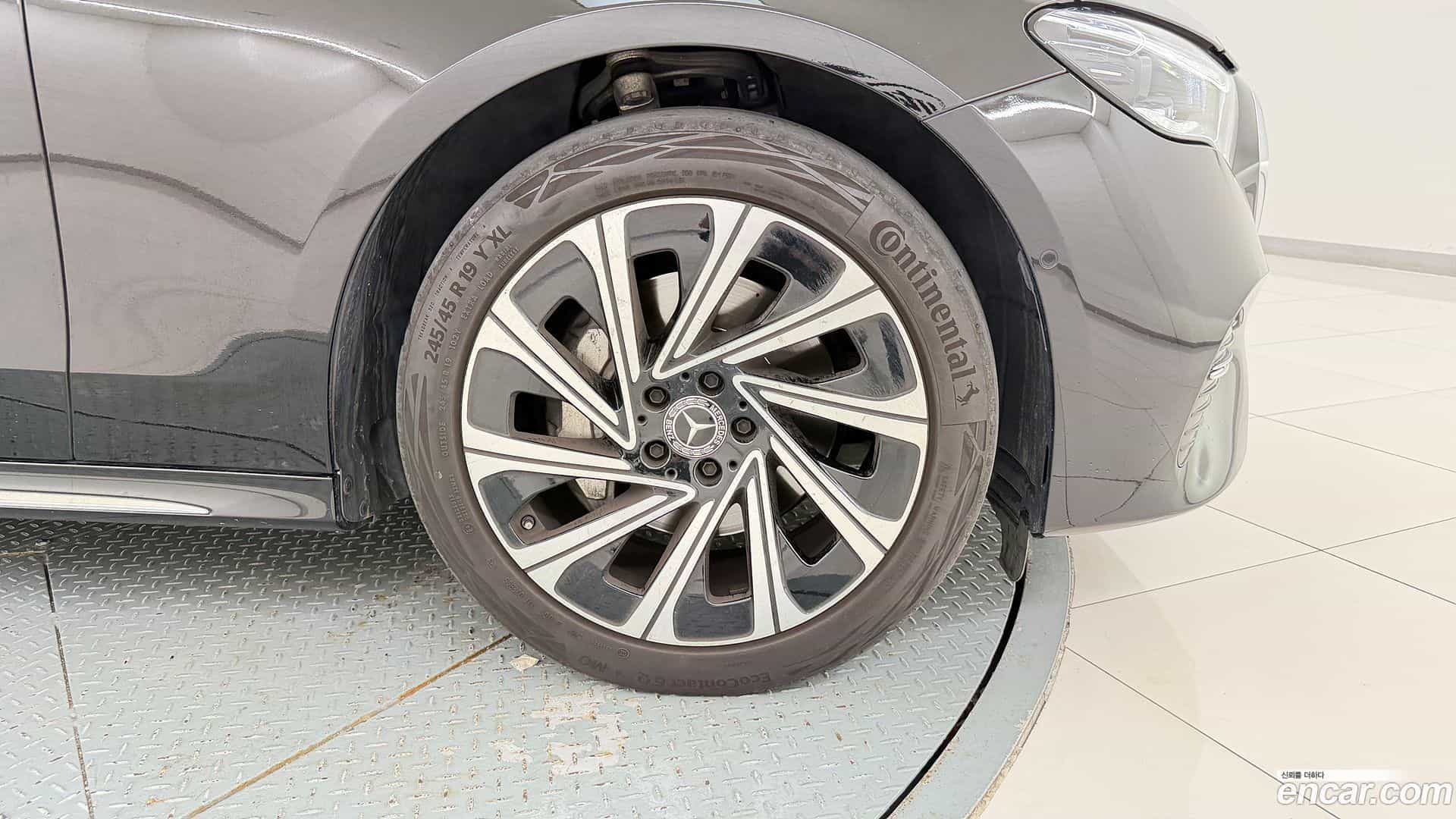 E-Class Mercedes-Benz 2024.0-INNER-009