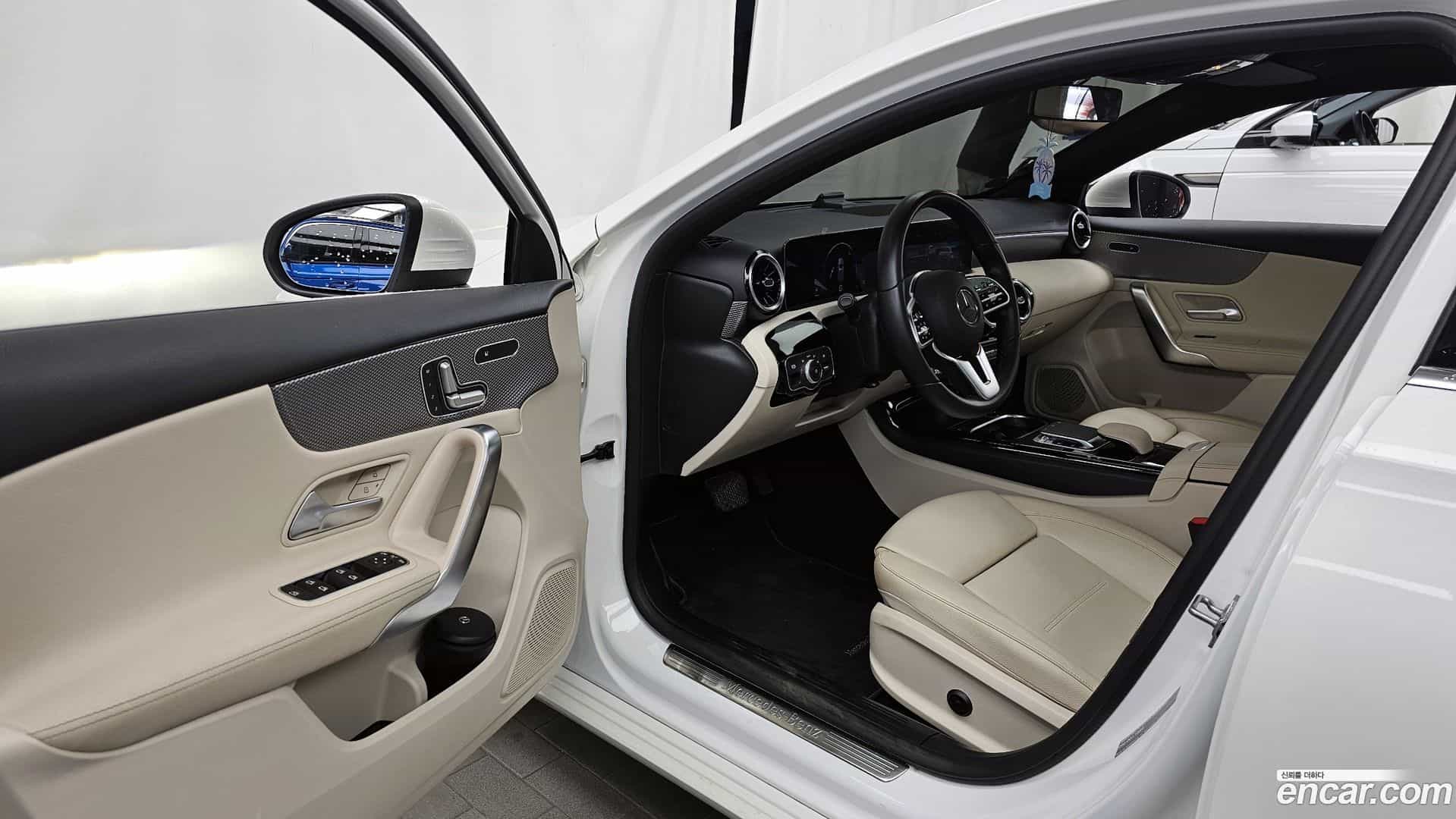 A-Class Mercedes-Benz 2019.8-INNER-010
