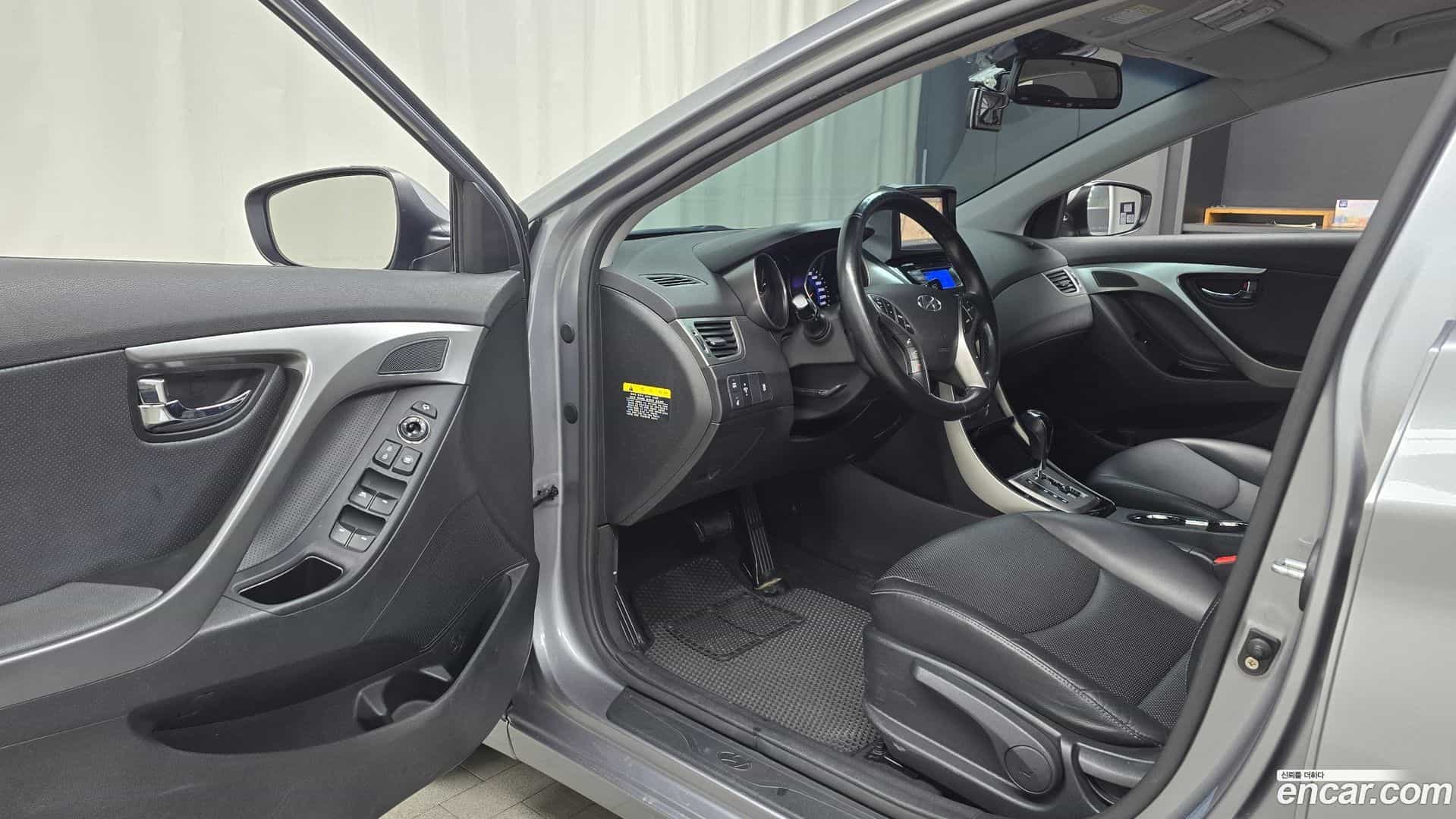 AVANTE Hyundai 2013.5-INNER-010