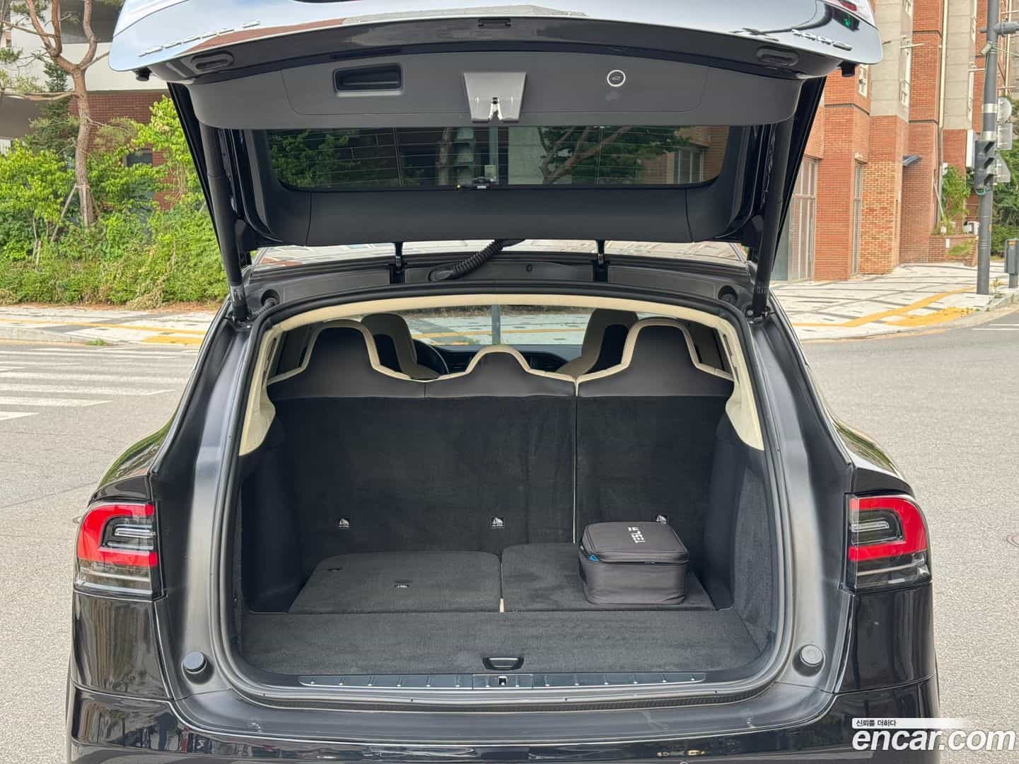 Model X Tesla 2018.10-OUTER-006