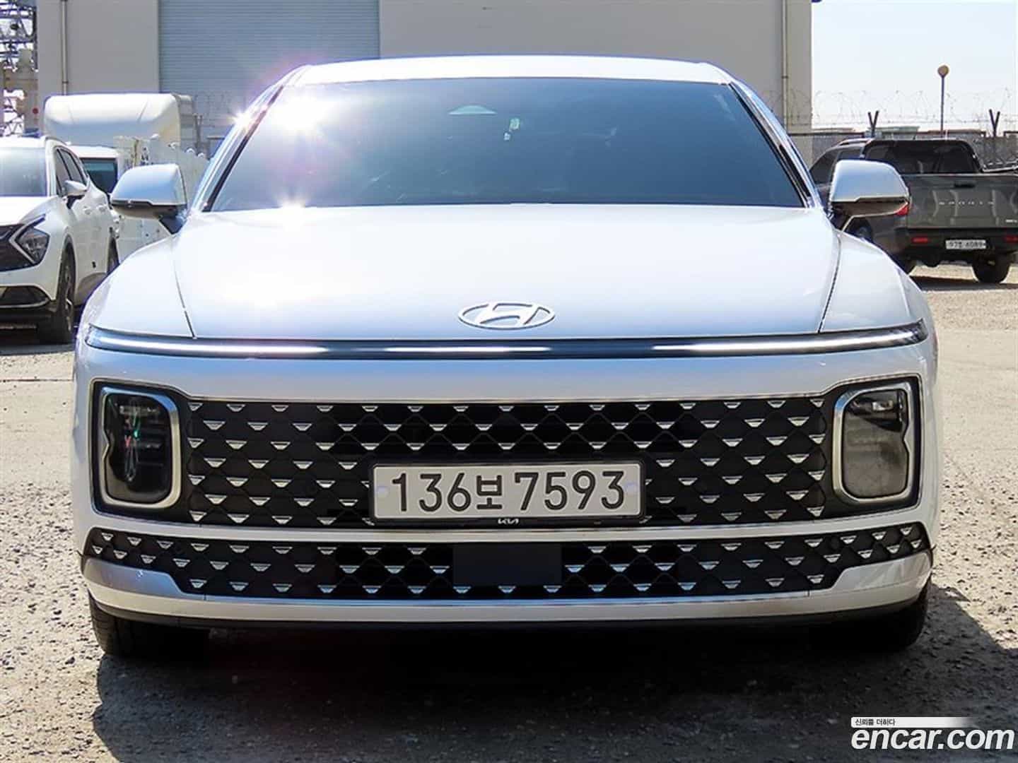 Grandeur Hyundai 2023.7-OUTER-001