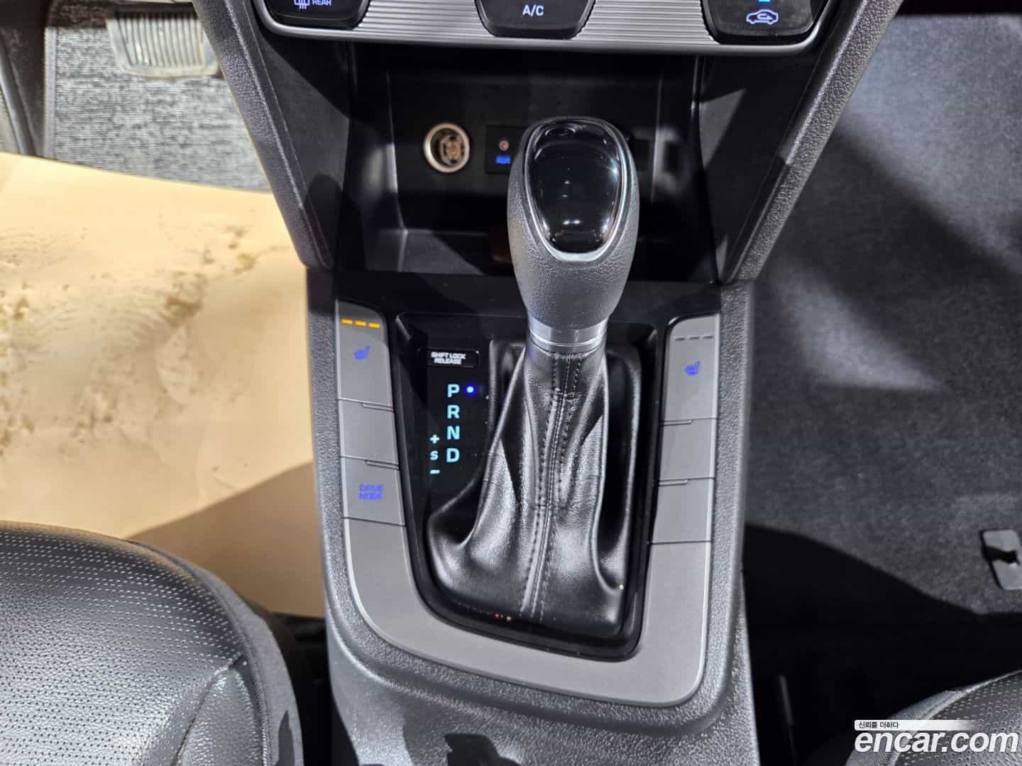 AVANTE Hyundai 2019.2-INNER-010