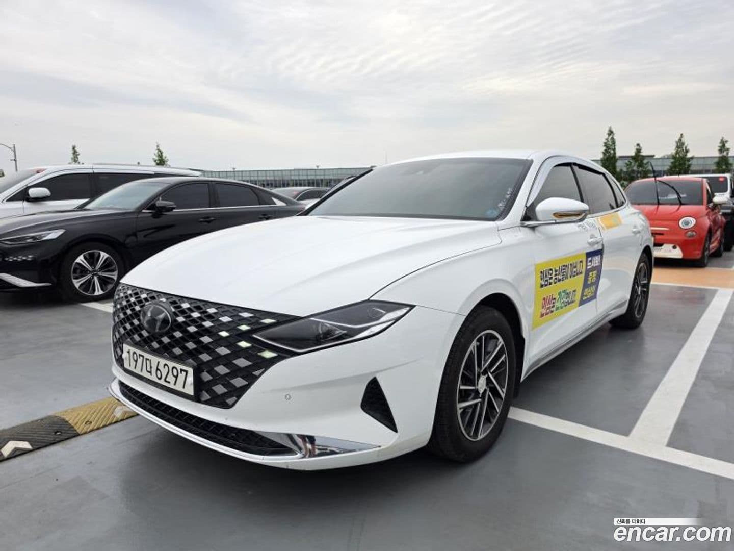 Main__Slider__Photo:Grandeur Hyundai 2022.4-0
