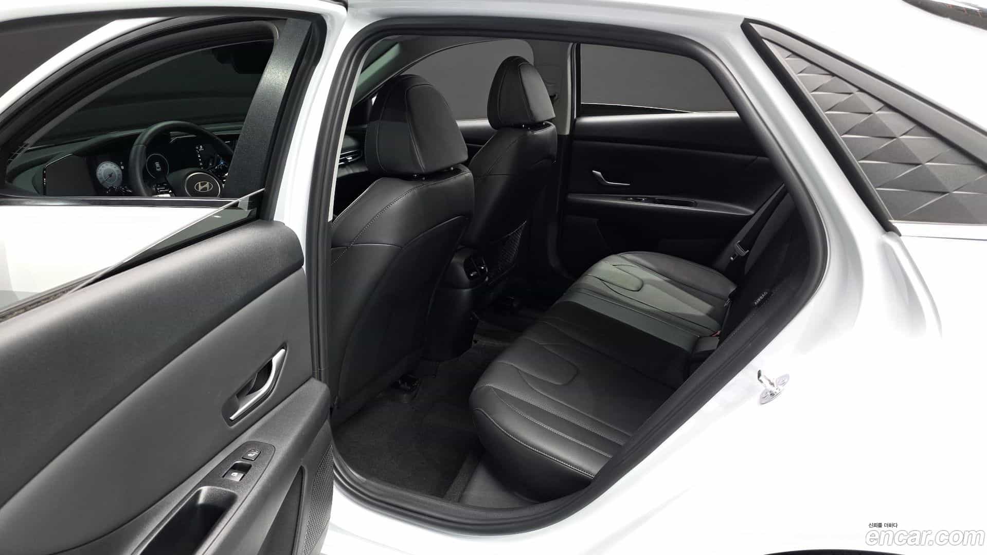 AVANTE Hyundai 2025.6-OPTION-016