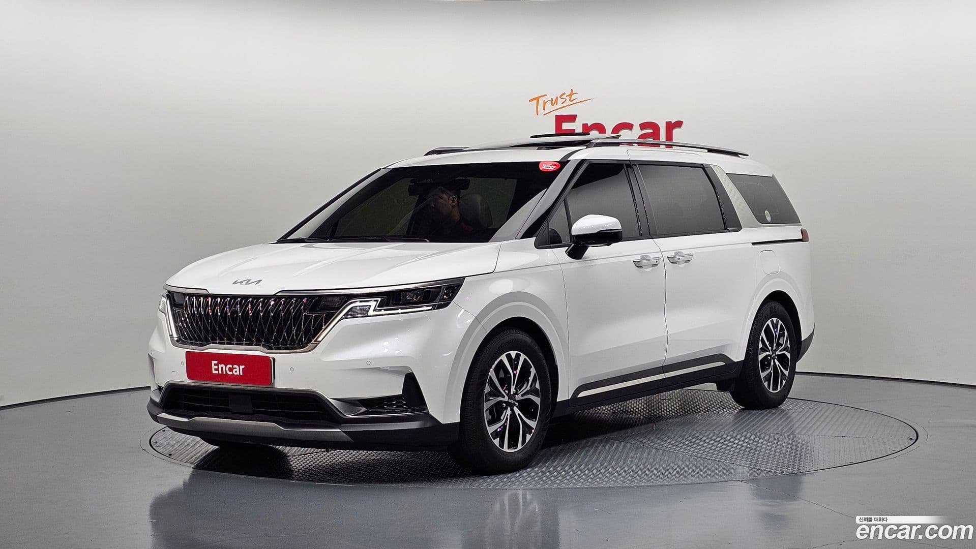 Main__Slider__Photo:Canival Kia 2022.6-0