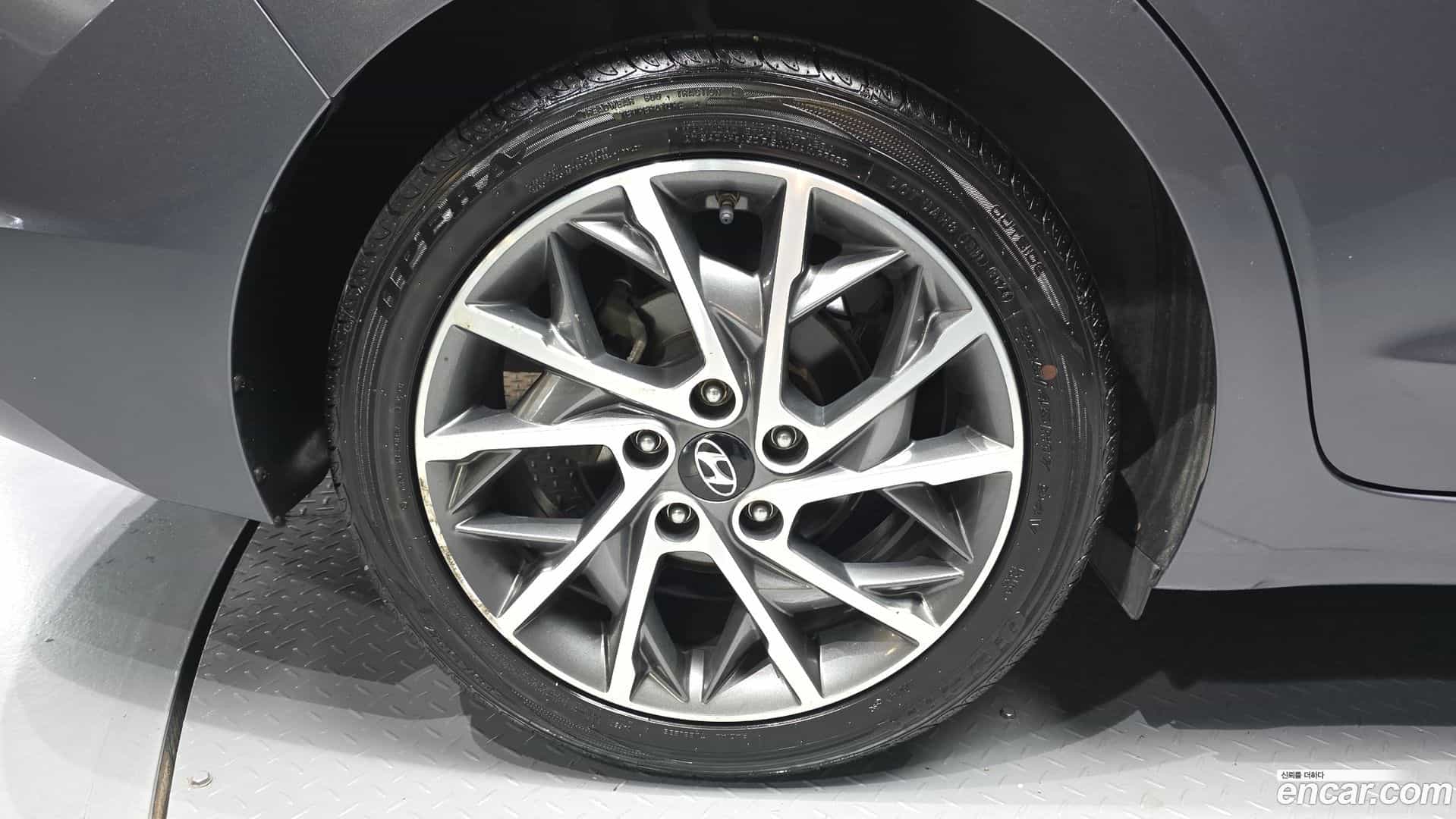 AVANTE Hyundai 2018.9-OUTER-005