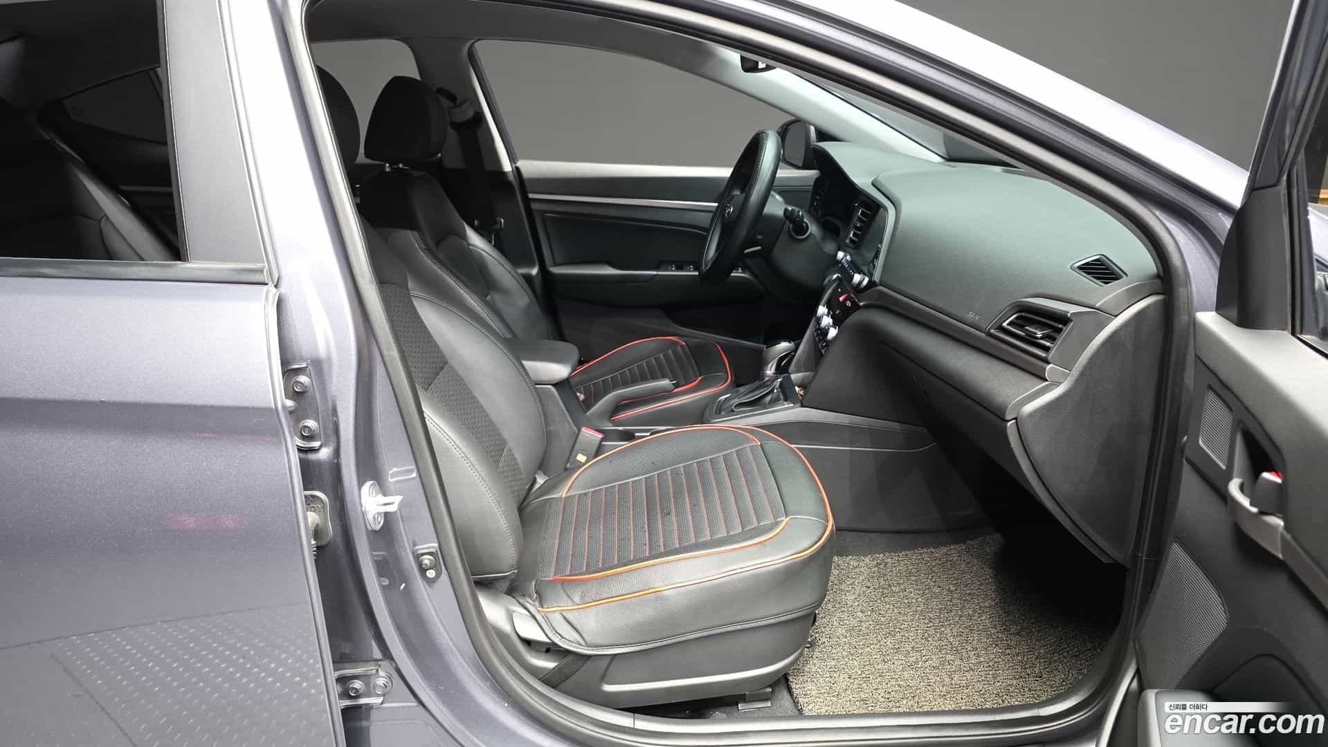 AVANTE Hyundai 2018.9-OPTION-015