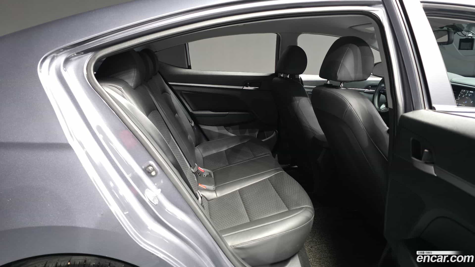 AVANTE Hyundai 2018.9-OPTION-016