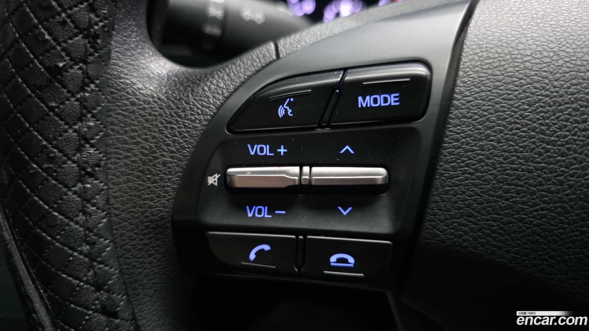 AVANTE Hyundai 2018.9-OPTION-021