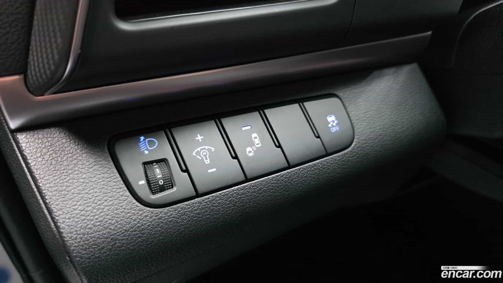 AVANTE Hyundai 2018.9-OPTION-022