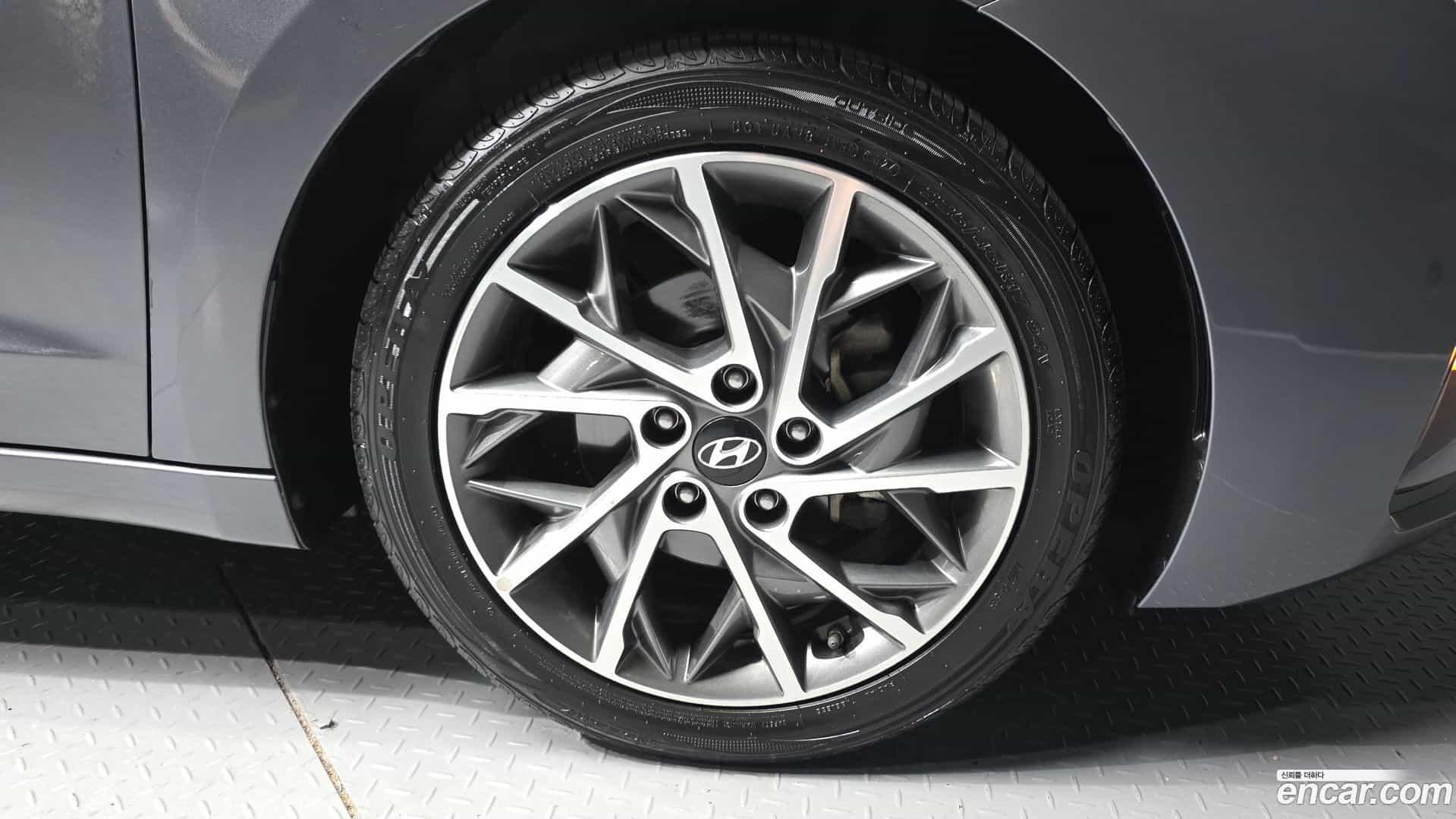 AVANTE Hyundai 2018.9-OUTER-031