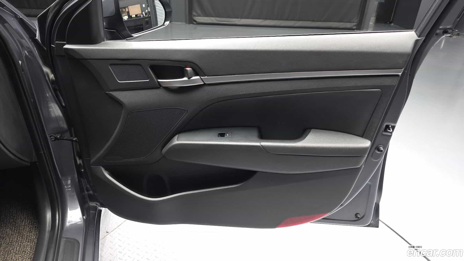 AVANTE Hyundai 2018.9-INNER-034