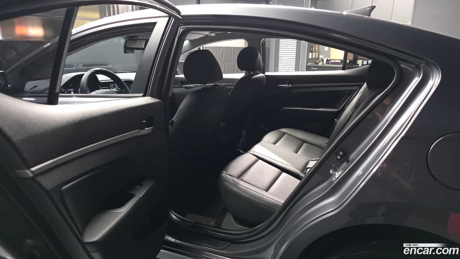 AVANTE Hyundai 2018.9-INNER-036