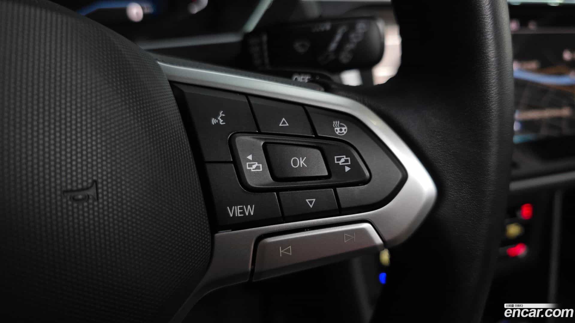 Tiguan Volkswagen 2023.10-OPTION-018