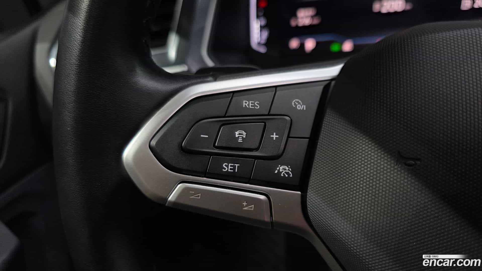 Tiguan Volkswagen 2023.10-OPTION-019