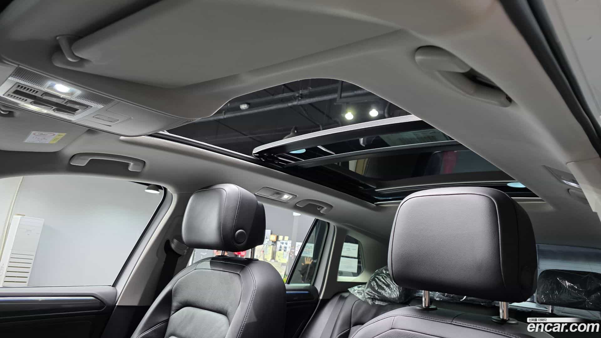 Tiguan Volkswagen 2023.10-OPTION-024