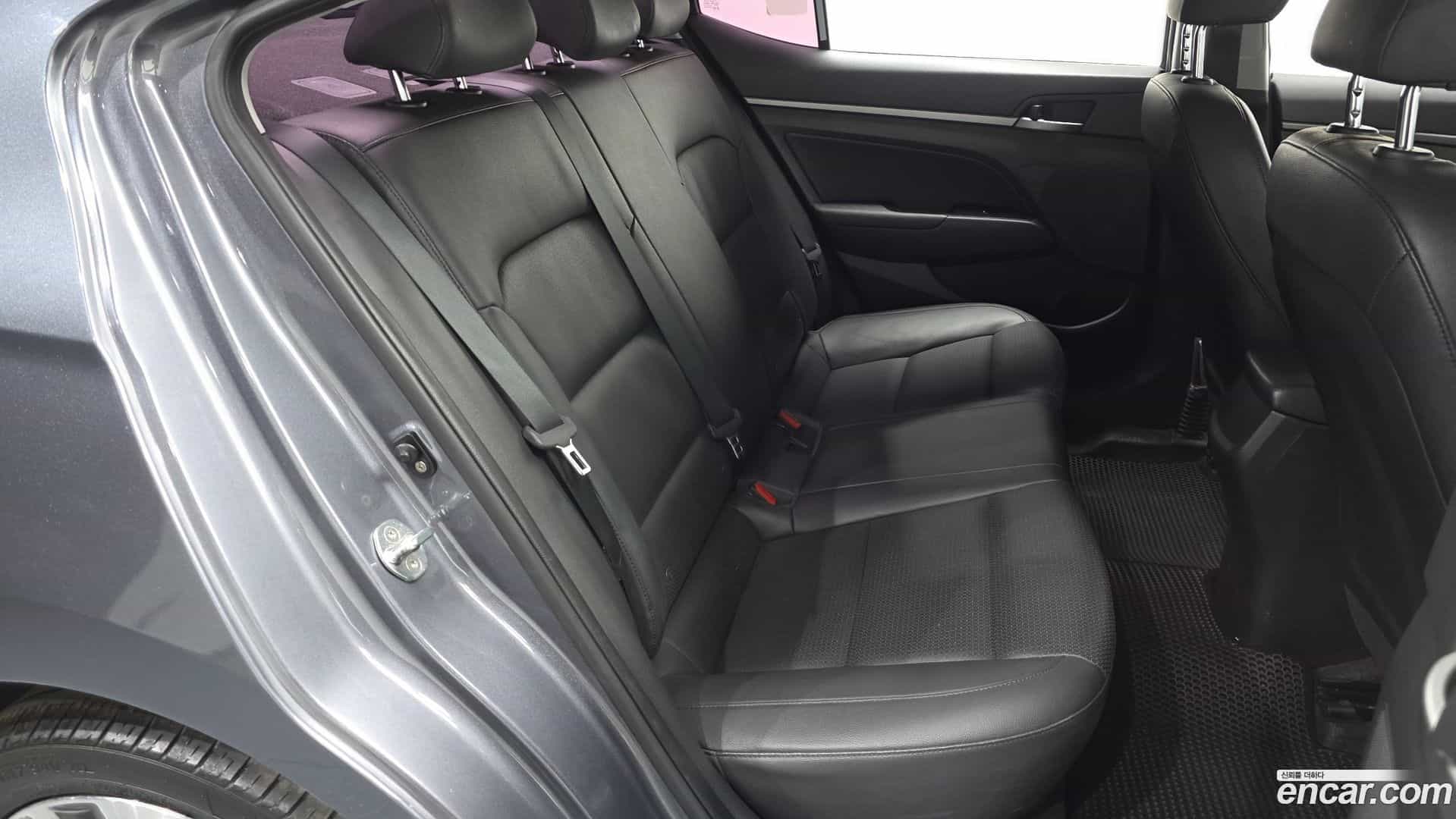 AVANTE Hyundai 2017.7-OPTION-015