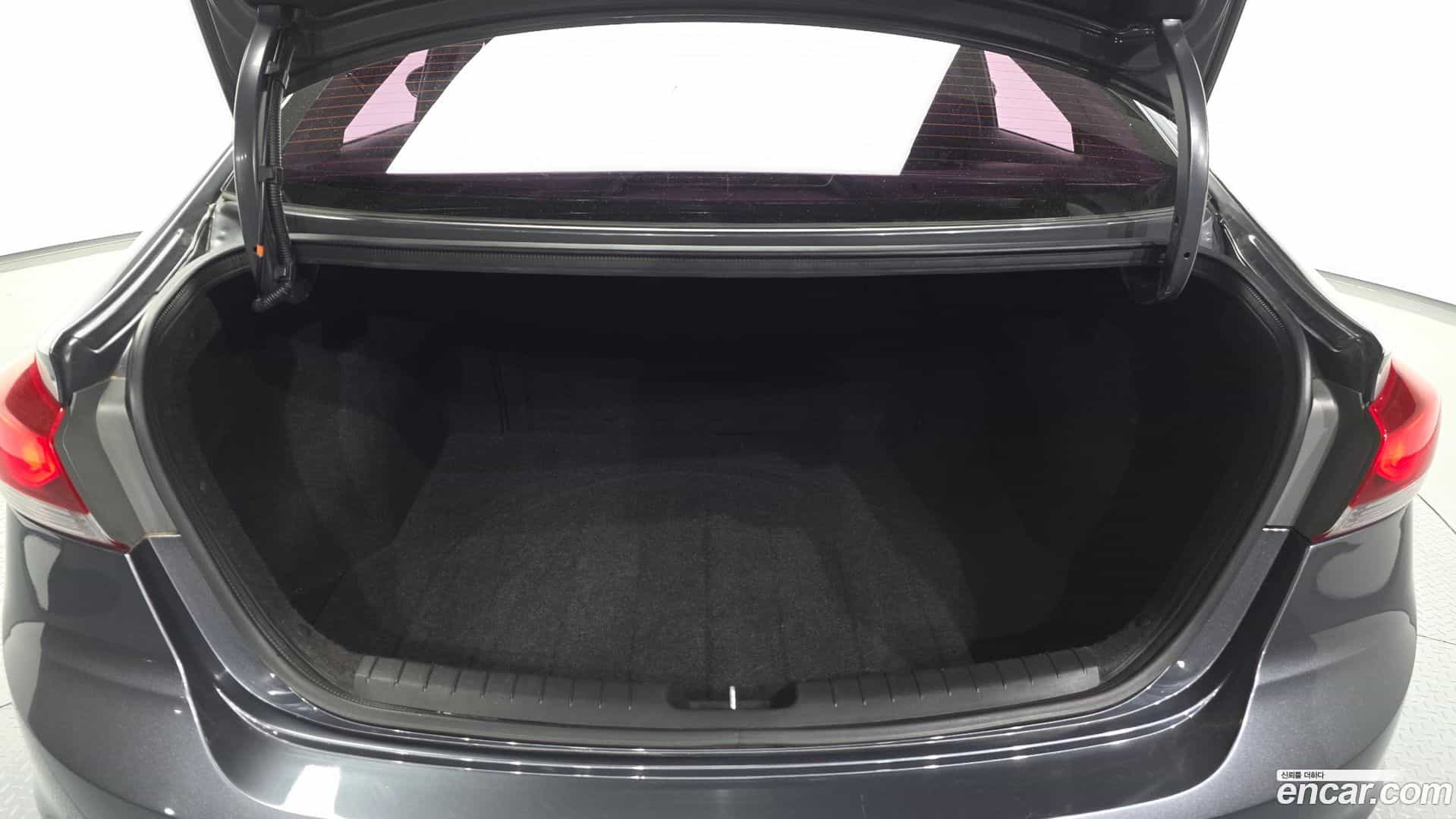 AVANTE Hyundai 2017.7-OPTION-024