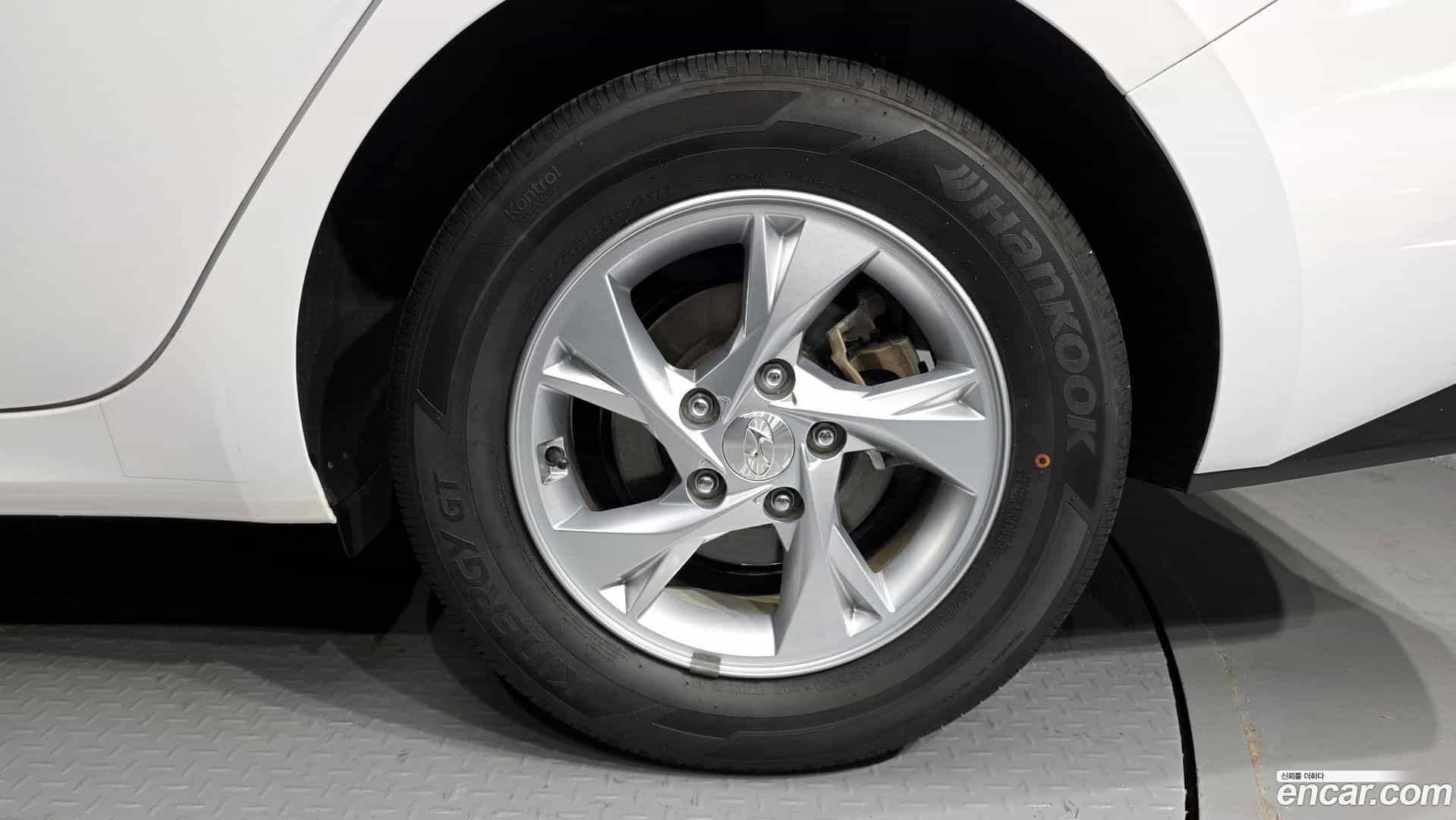 AVANTE Hyundai 2021.0-OUTER-031