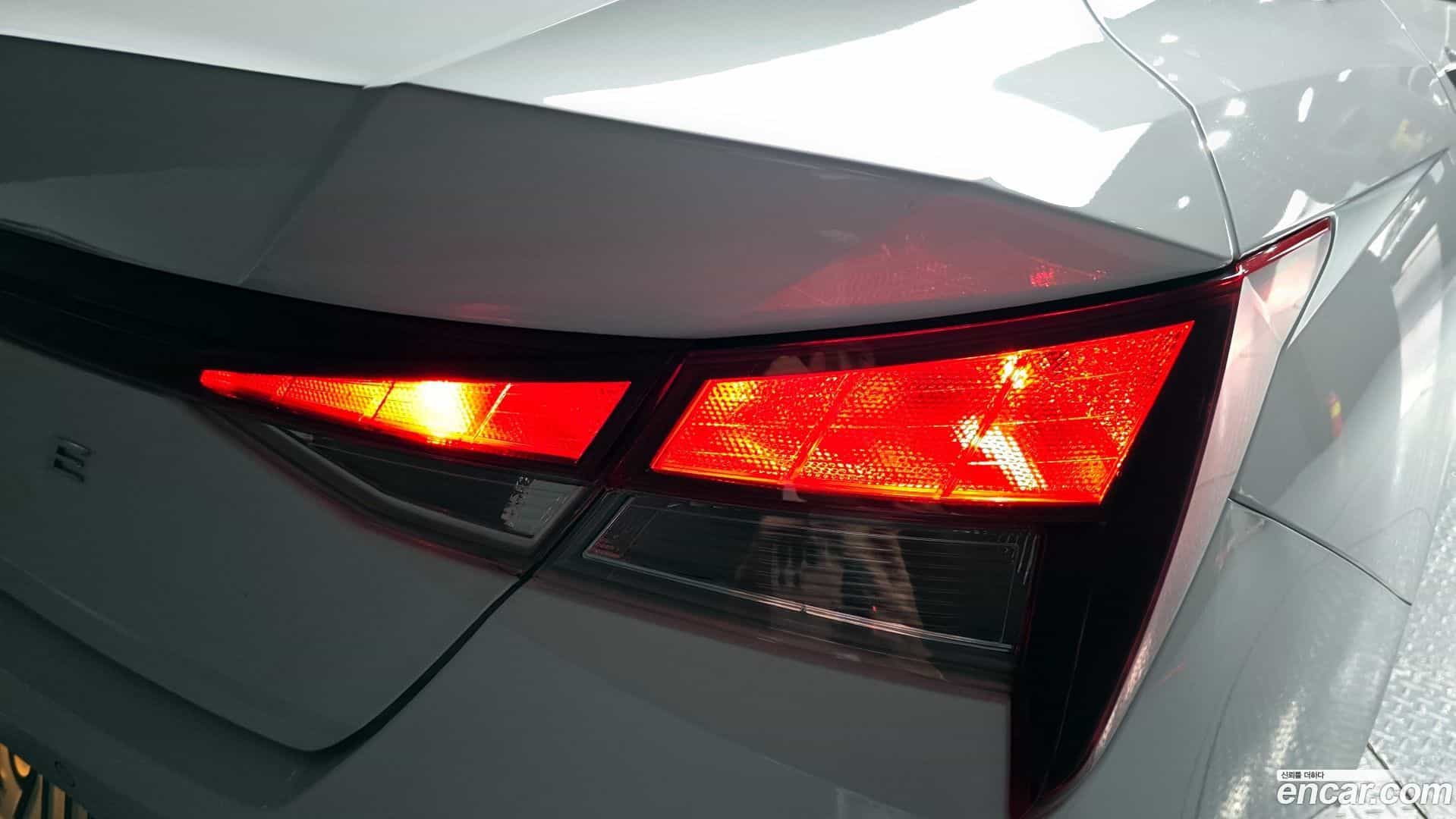 AVANTE Hyundai 2021.0-OUTER-033