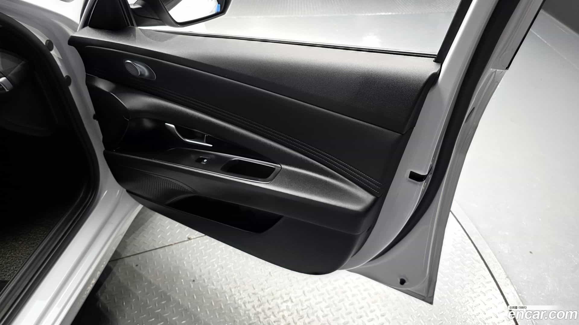 AVANTE Hyundai 2021.0-INNER-034