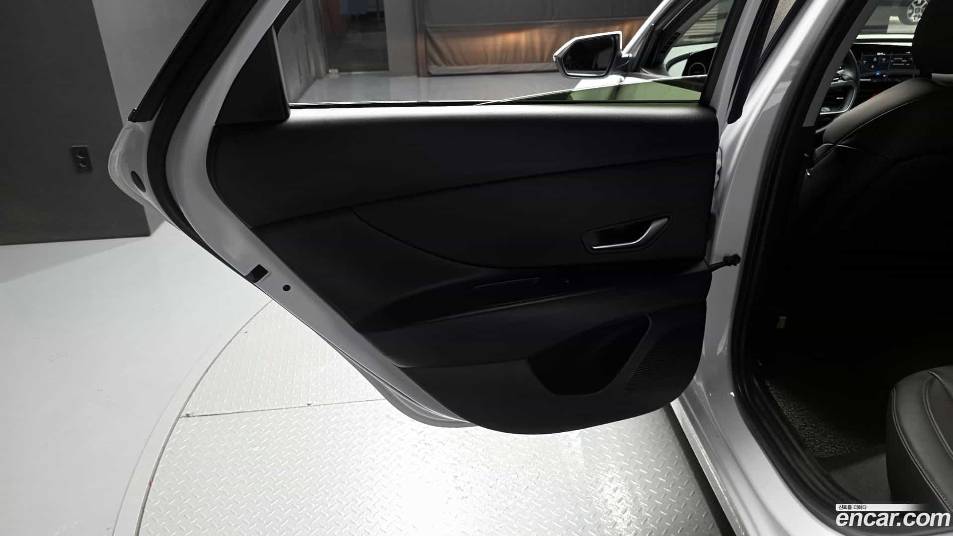 AVANTE Hyundai 2021.0-INNER-035