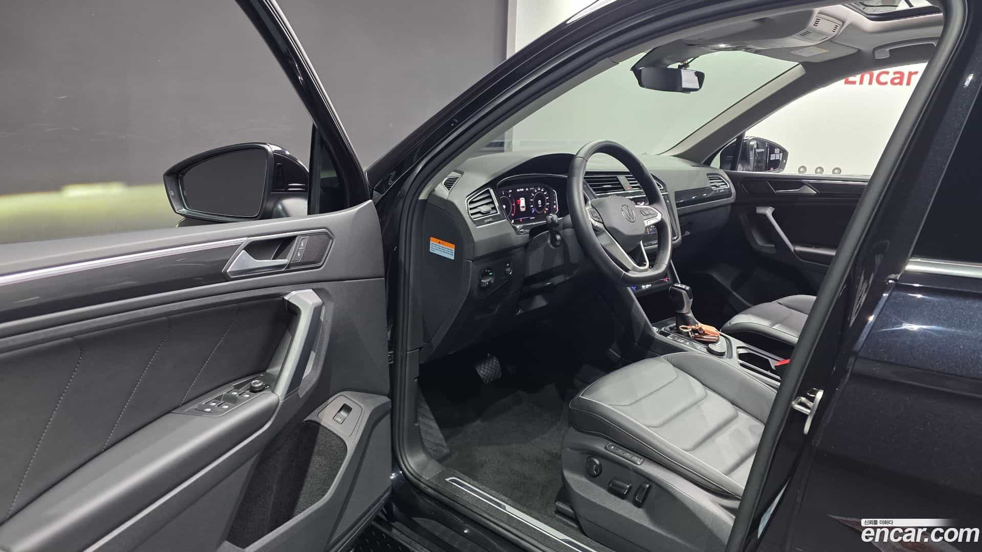 Tiguan Volkswagen 2022.0-INNER-010