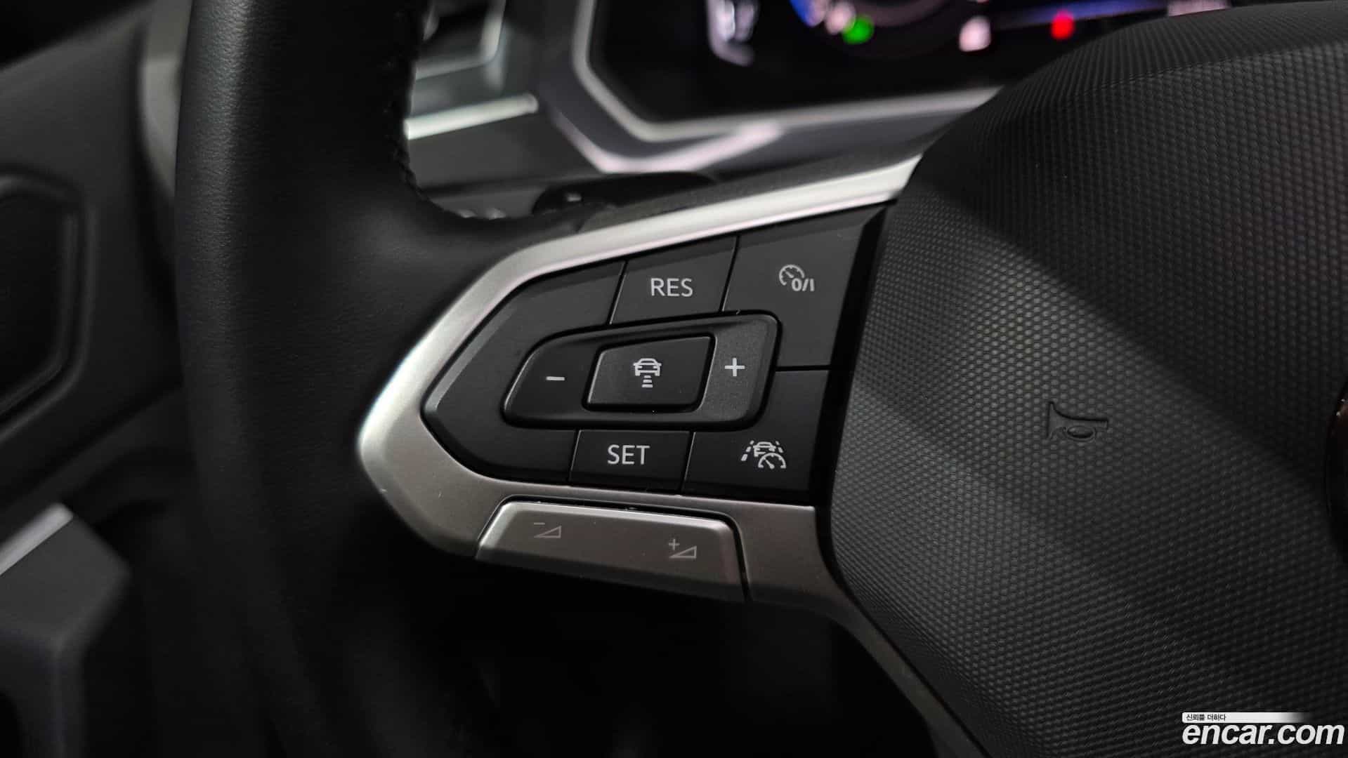 Tiguan Volkswagen 2022.0-OPTION-019