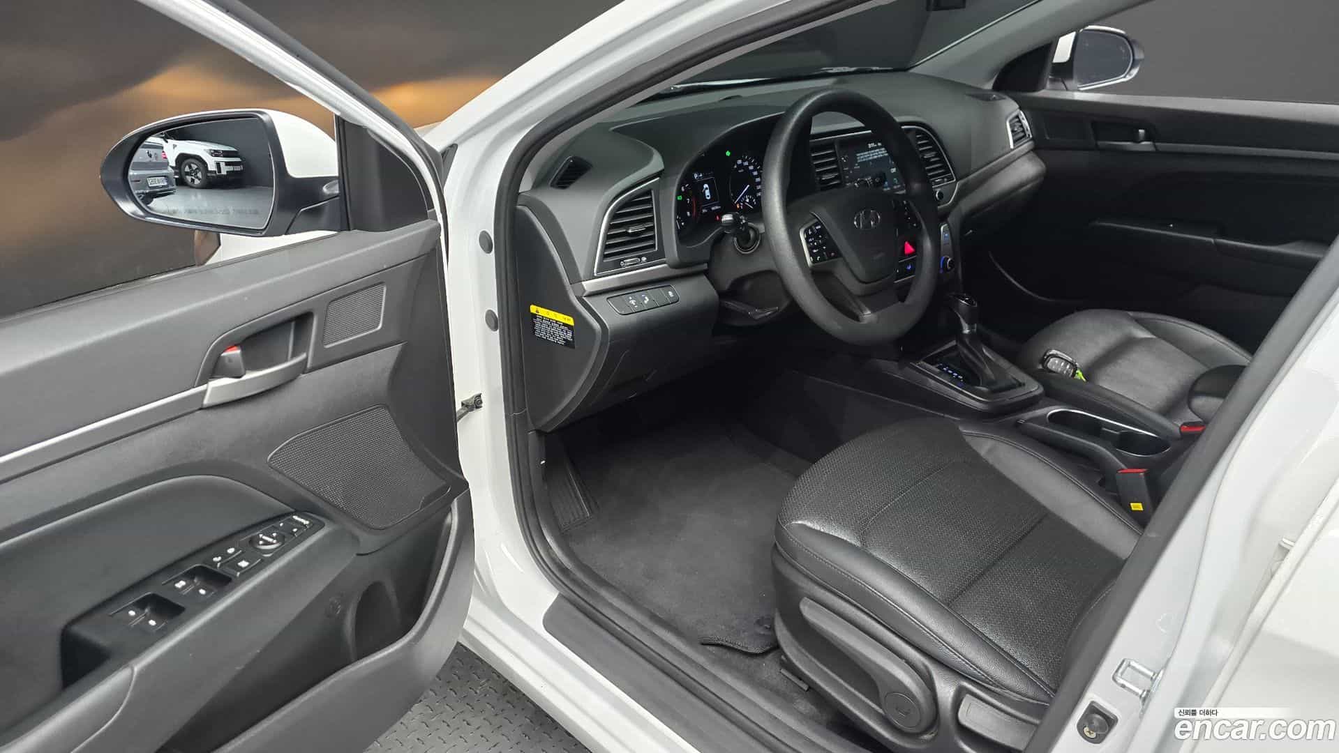 AVANTE Hyundai 2018.7-INNER-010