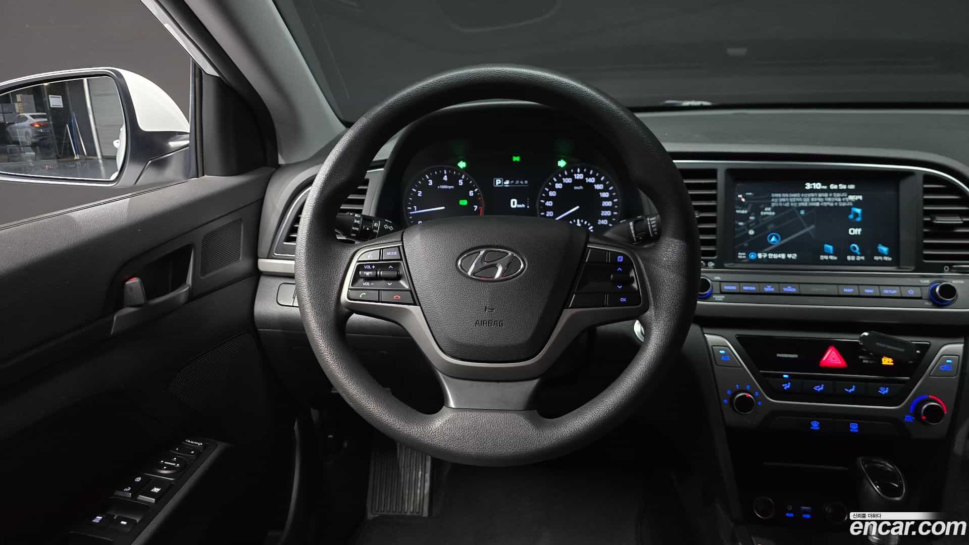 AVANTE Hyundai 2018.7-OPTION-016