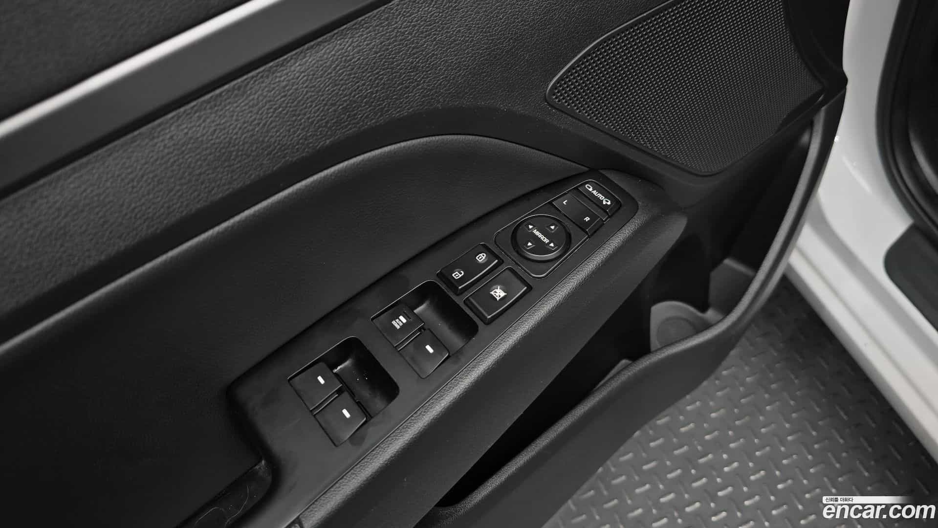 AVANTE Hyundai 2018.7-OPTION-019