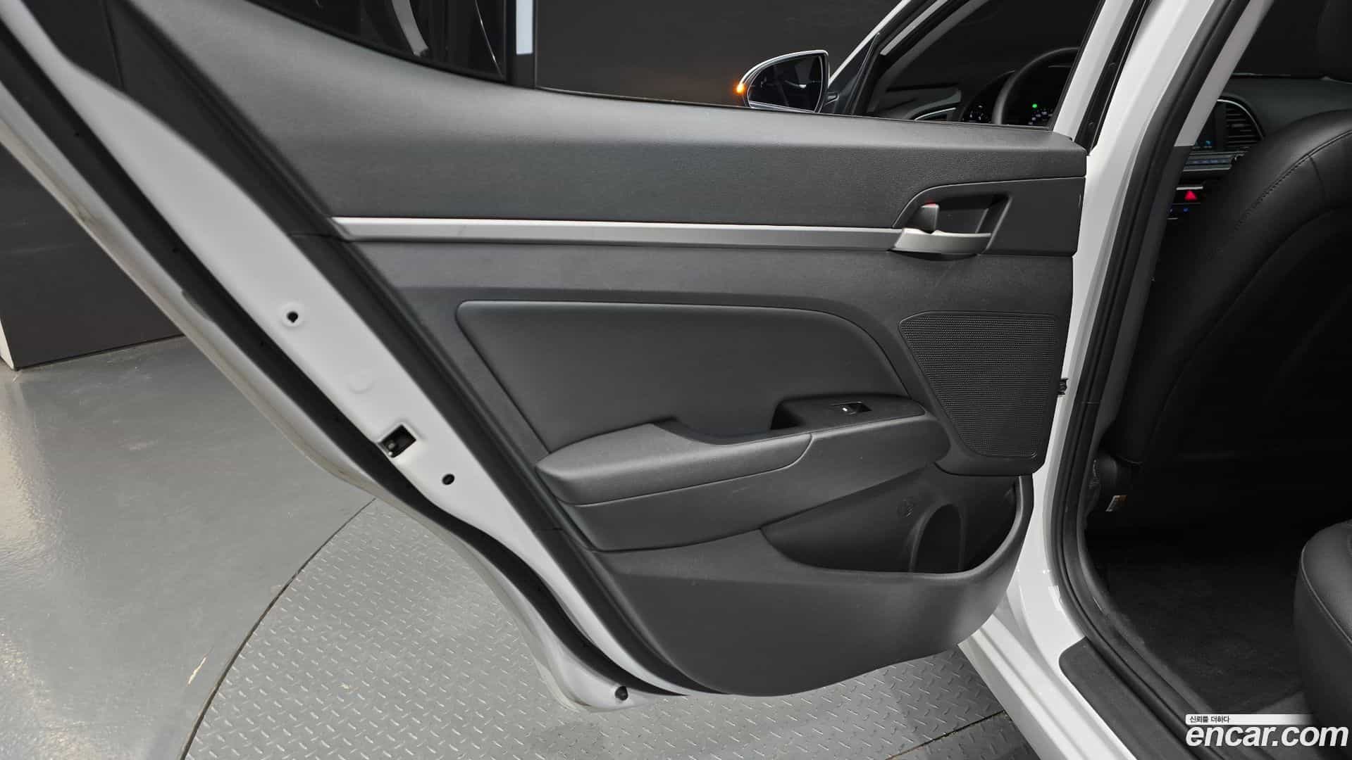 AVANTE Hyundai 2018.7-INNER-035