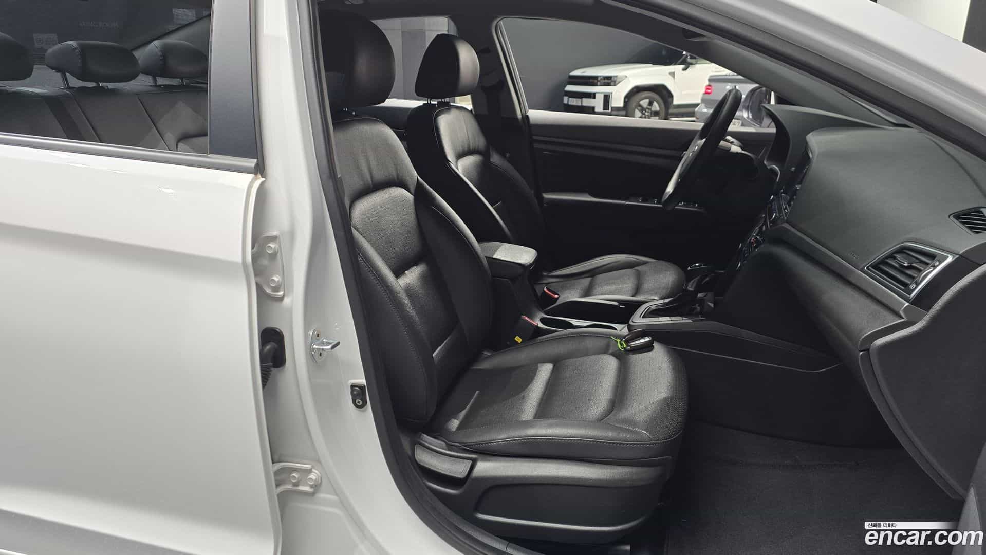 AVANTE Hyundai 2018.7-INNER-036