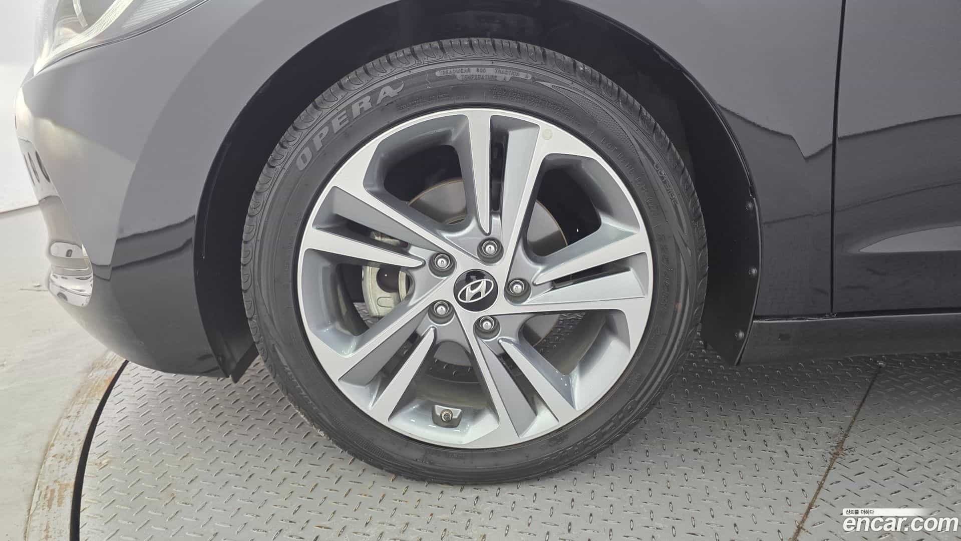 AVANTE Hyundai 2016.0-OUTER-005