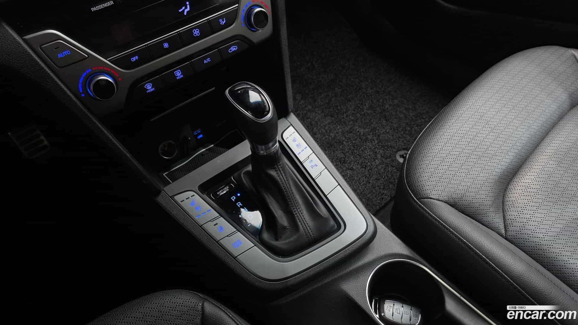 AVANTE Hyundai 2016.0-INNER-009
