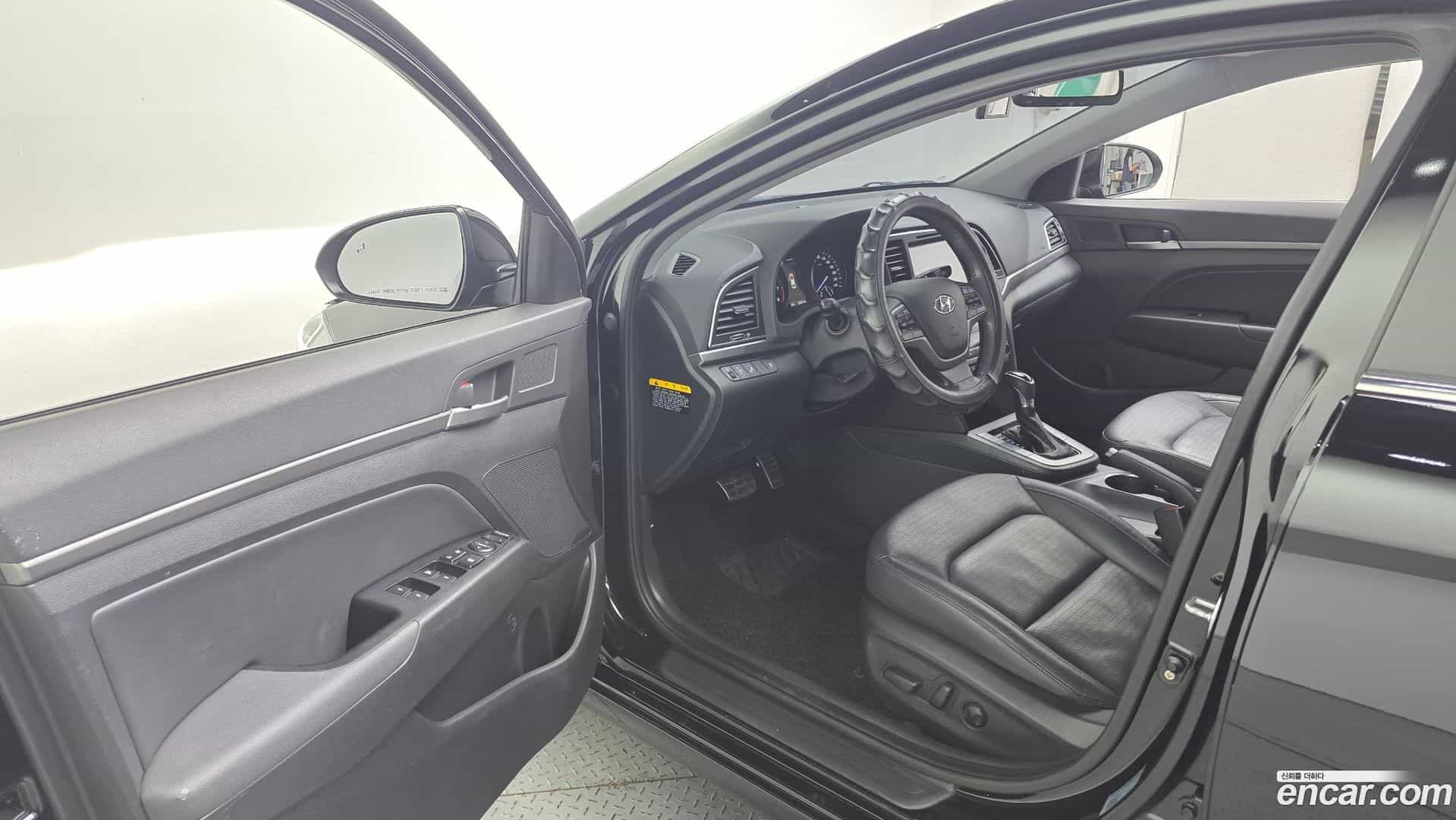 AVANTE Hyundai 2016.0-INNER-010