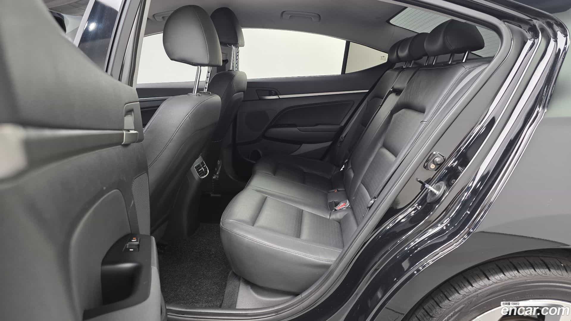 AVANTE Hyundai 2016.0-OPTION-016