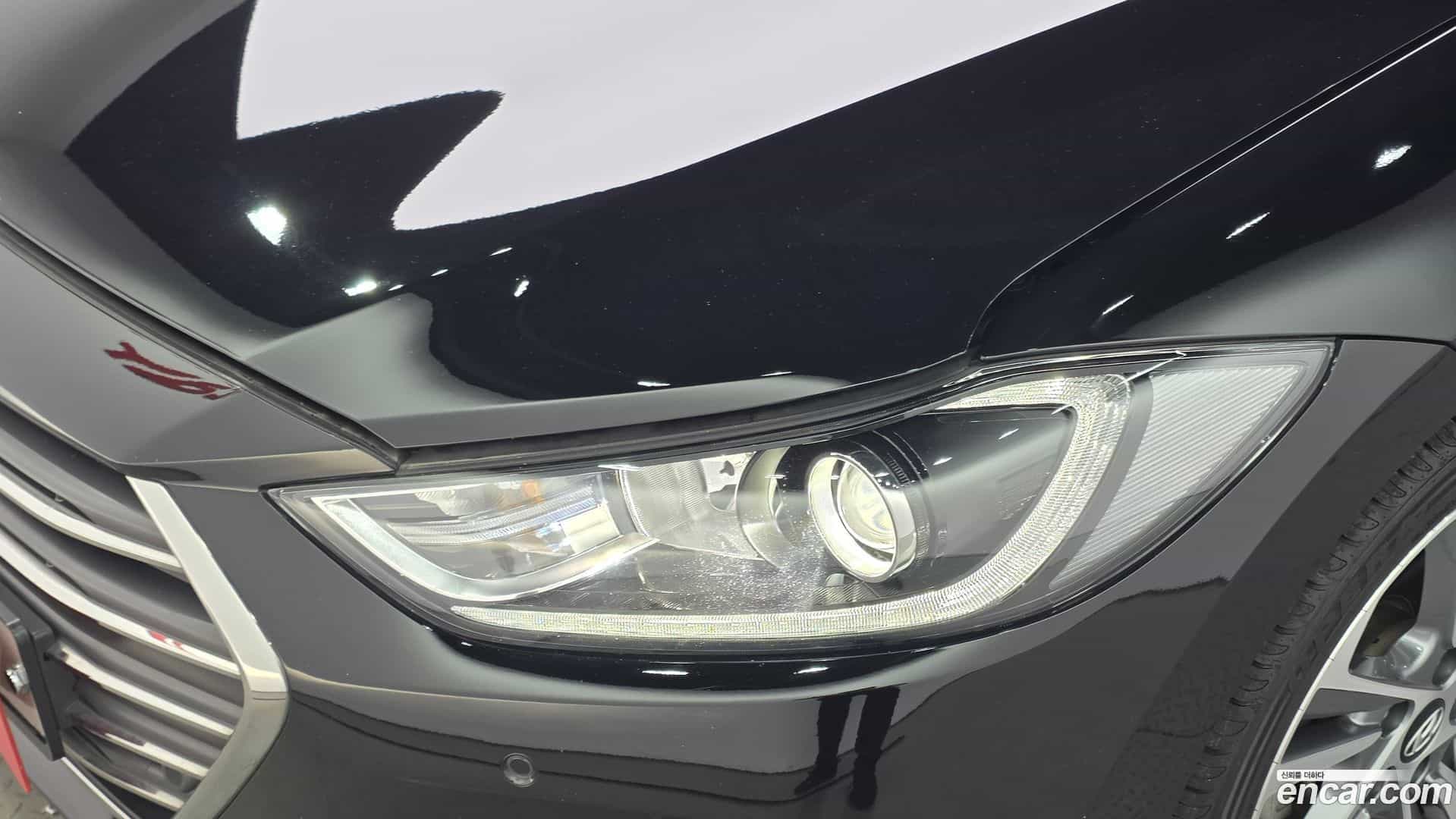 AVANTE Hyundai 2016.0-OUTER-032