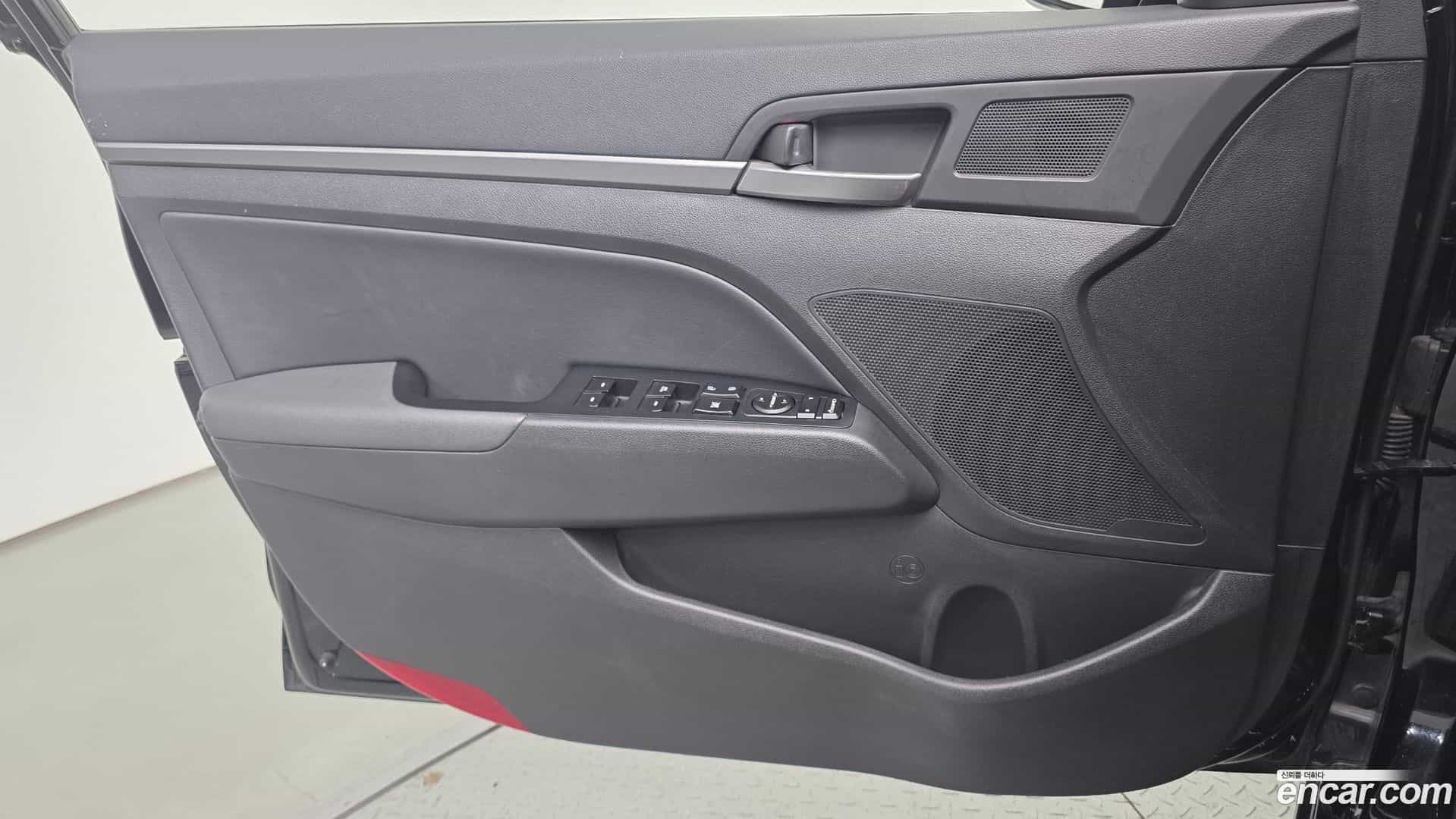 AVANTE Hyundai 2016.0-INNER-034