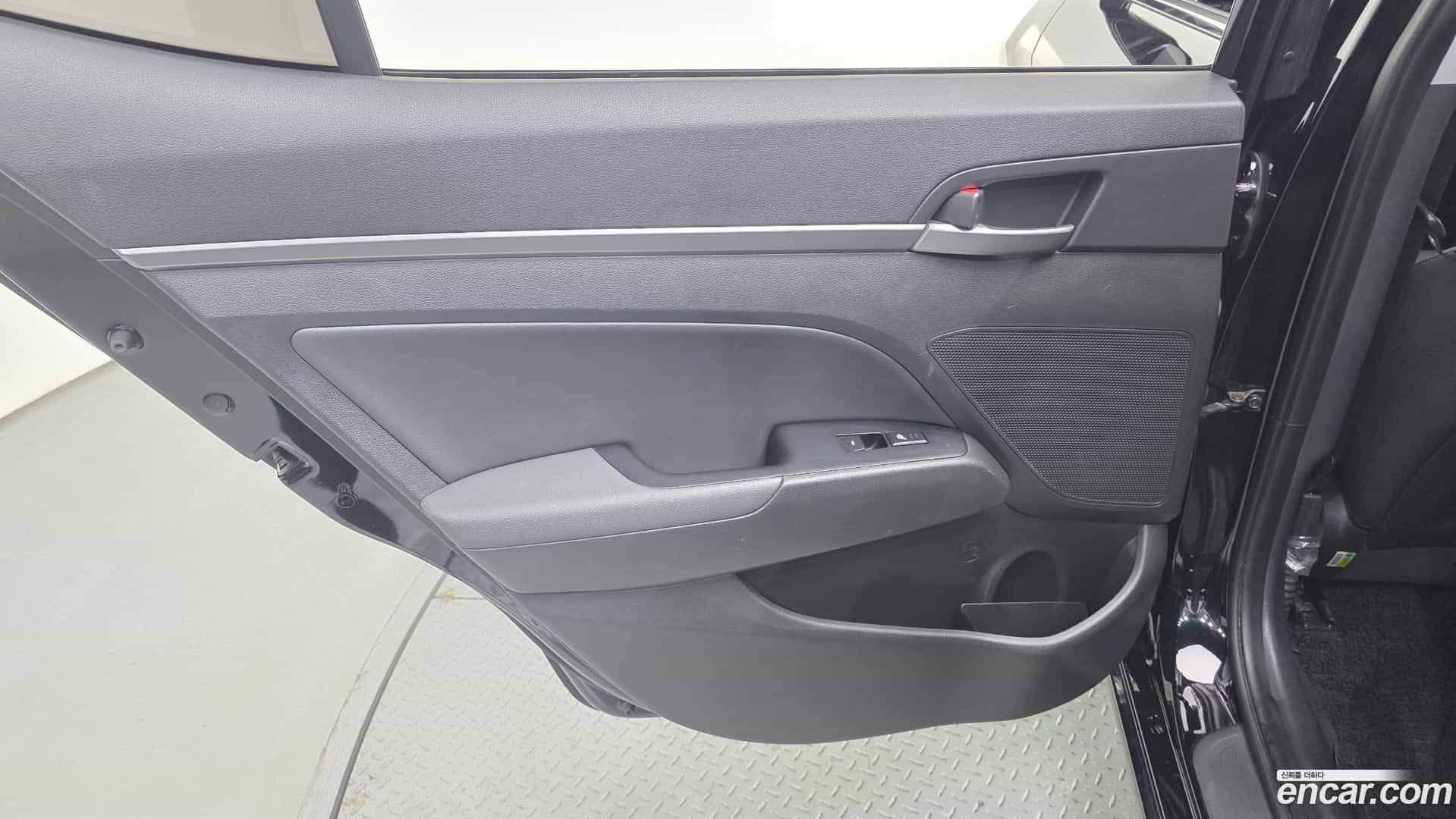 AVANTE Hyundai 2016.0-INNER-035